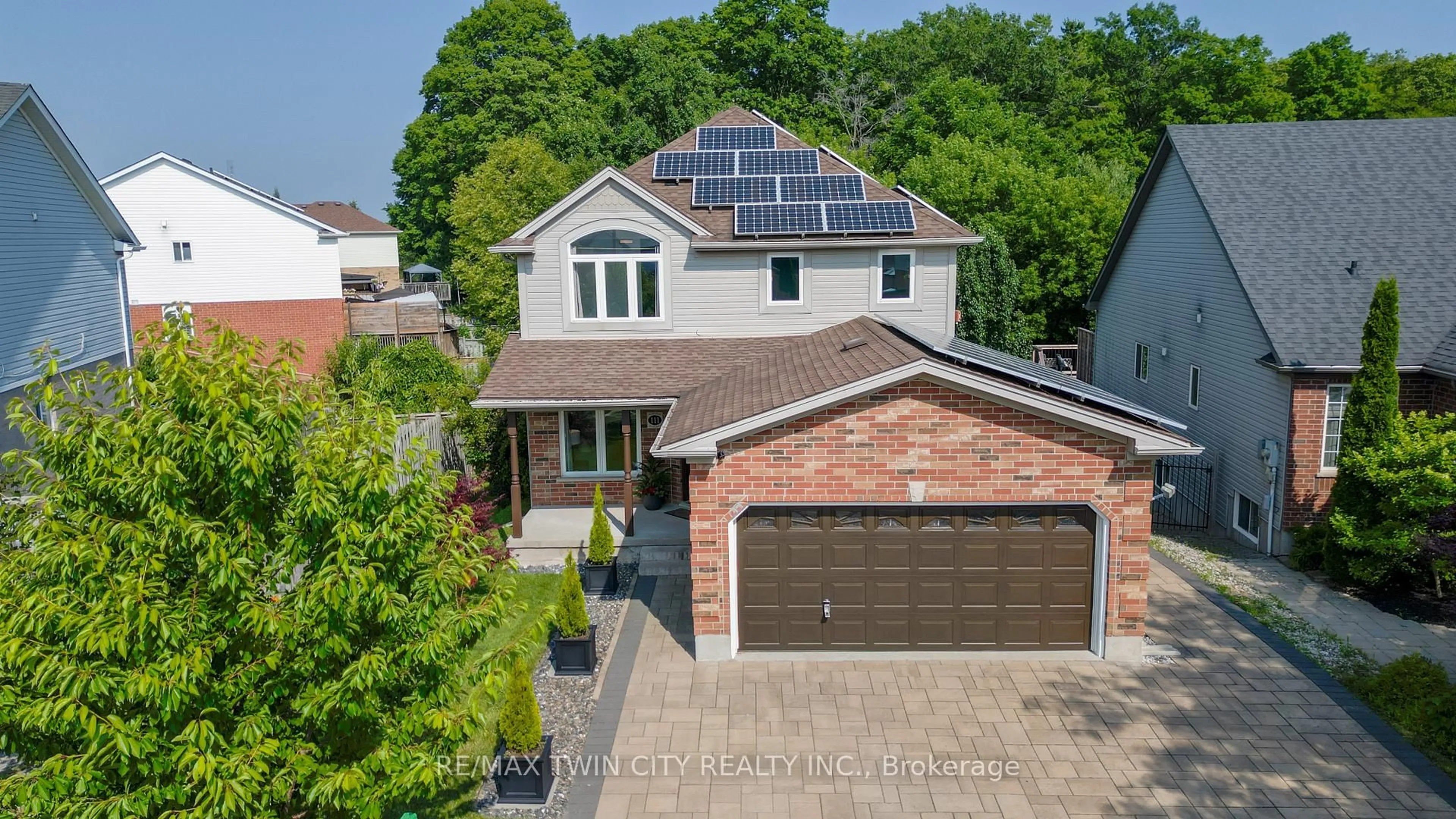A pic from outside/outdoor area/front of a property/back of a property/a pic from drone, street for 111 Sofron Dr, Cambridge Ontario N3C 4H9
