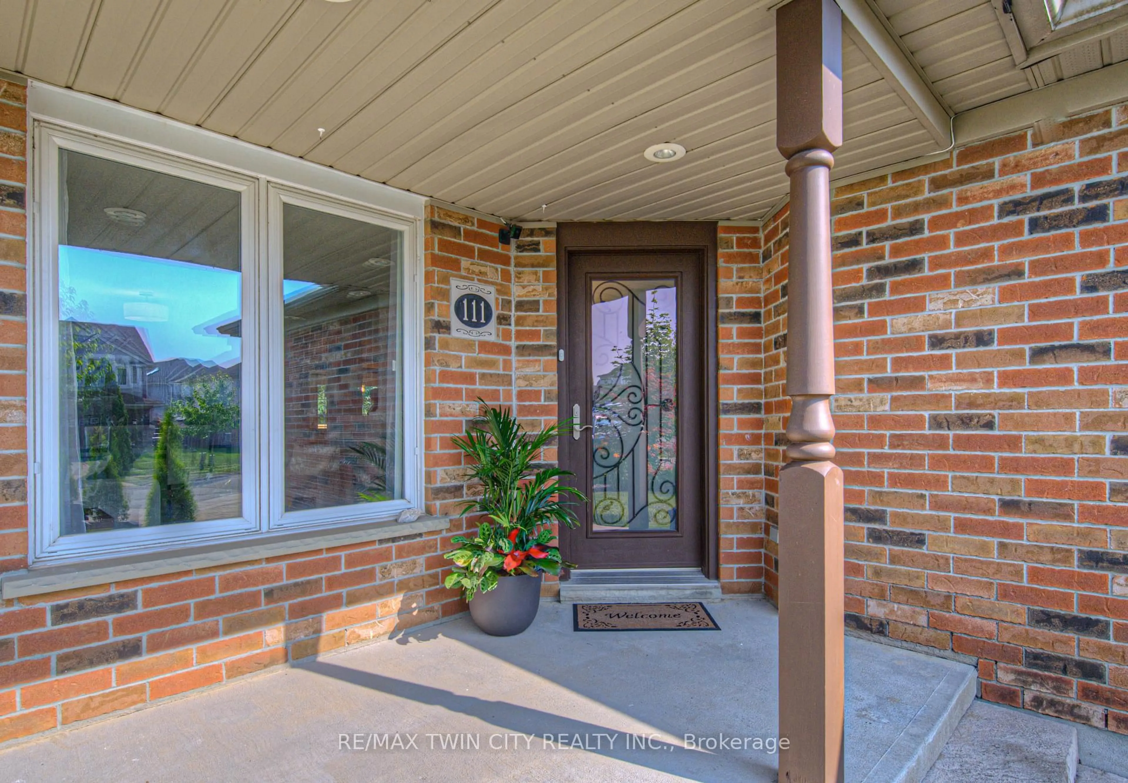 Indoor entryway for 111 Sofron Dr, Cambridge Ontario N3C 4H9