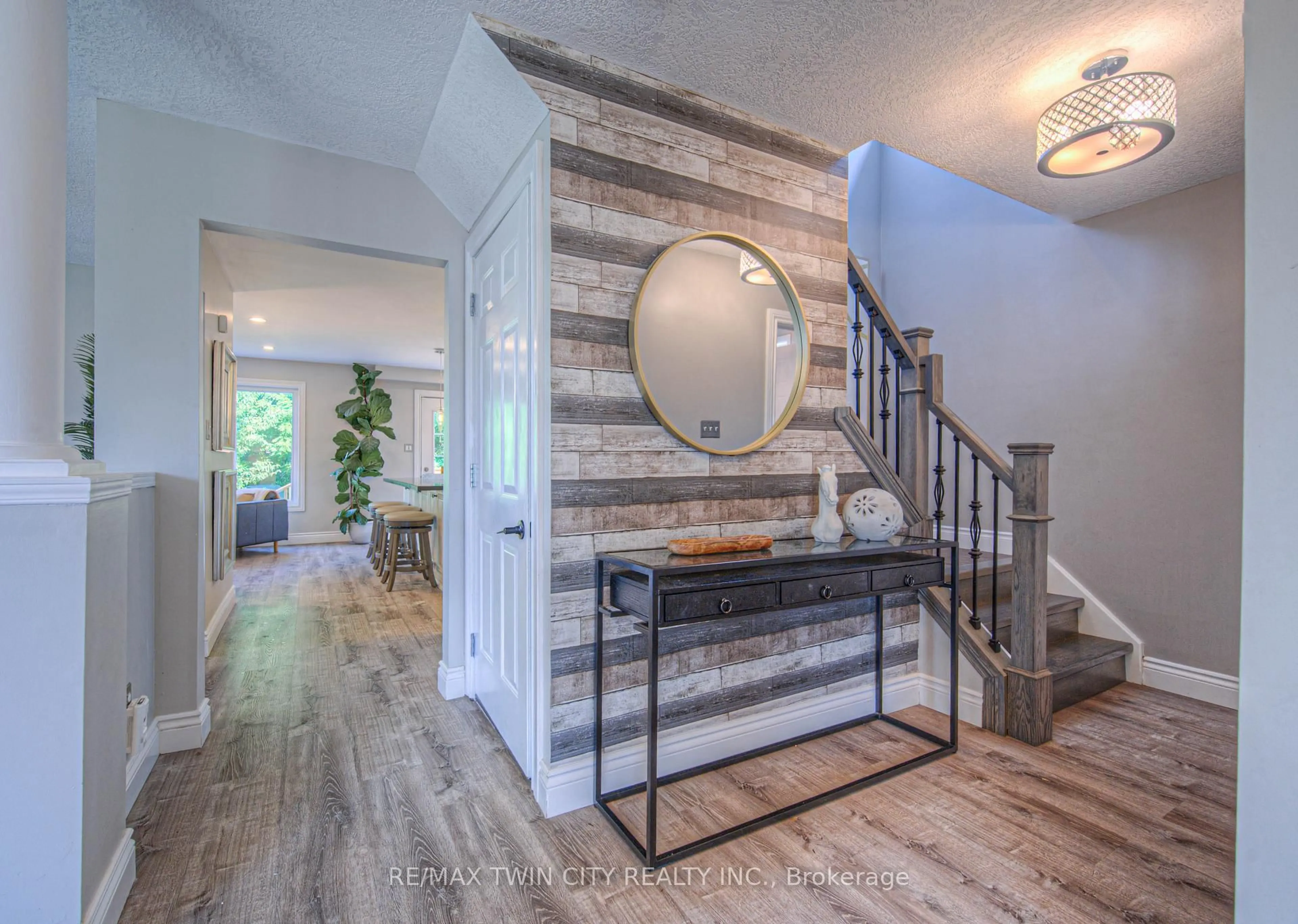 Indoor entryway for 111 Sofron Dr, Cambridge Ontario N3C 4H9