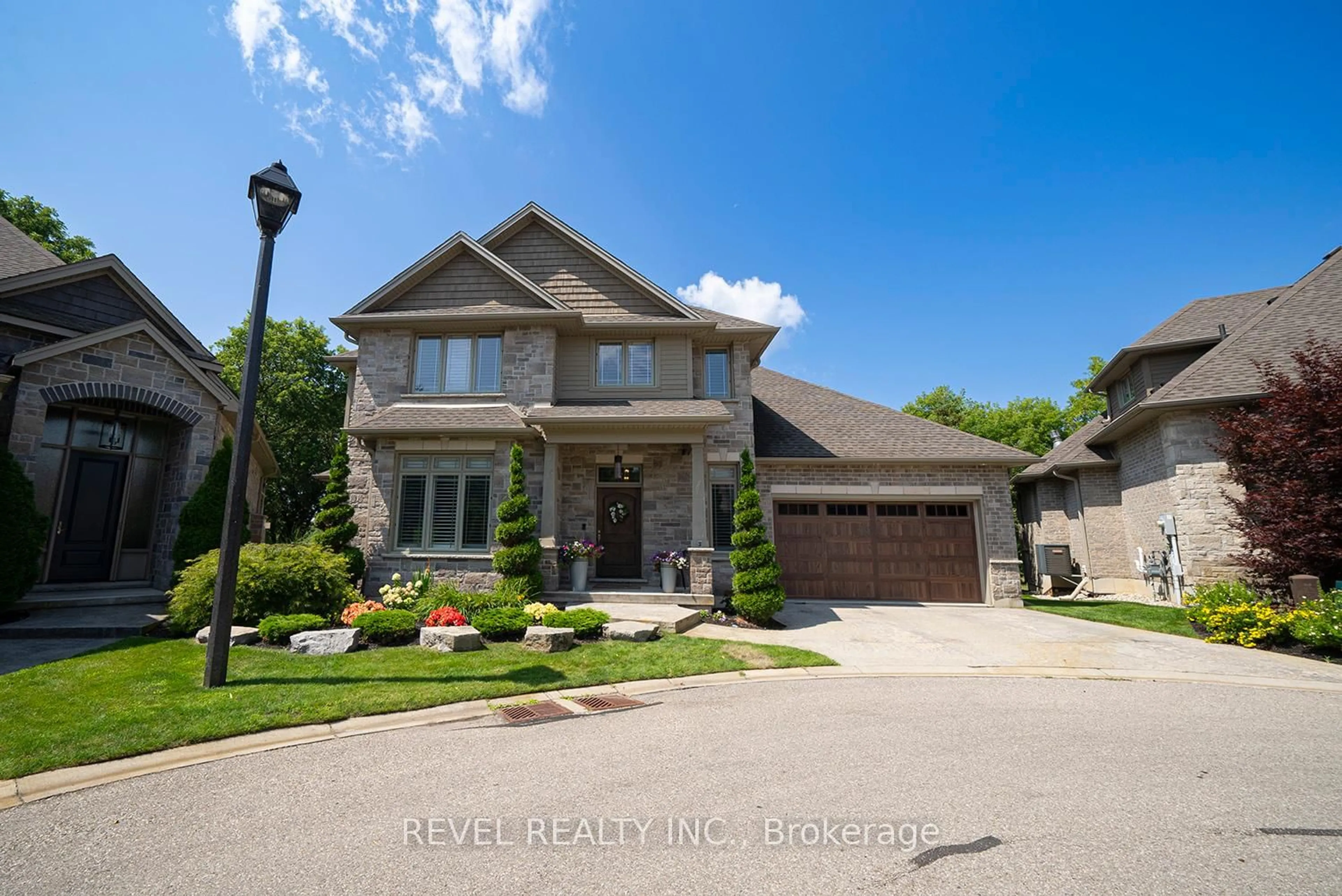 Home with brick exterior material, street for 158 Willow St #2, Brant Ontario N3L 3E1