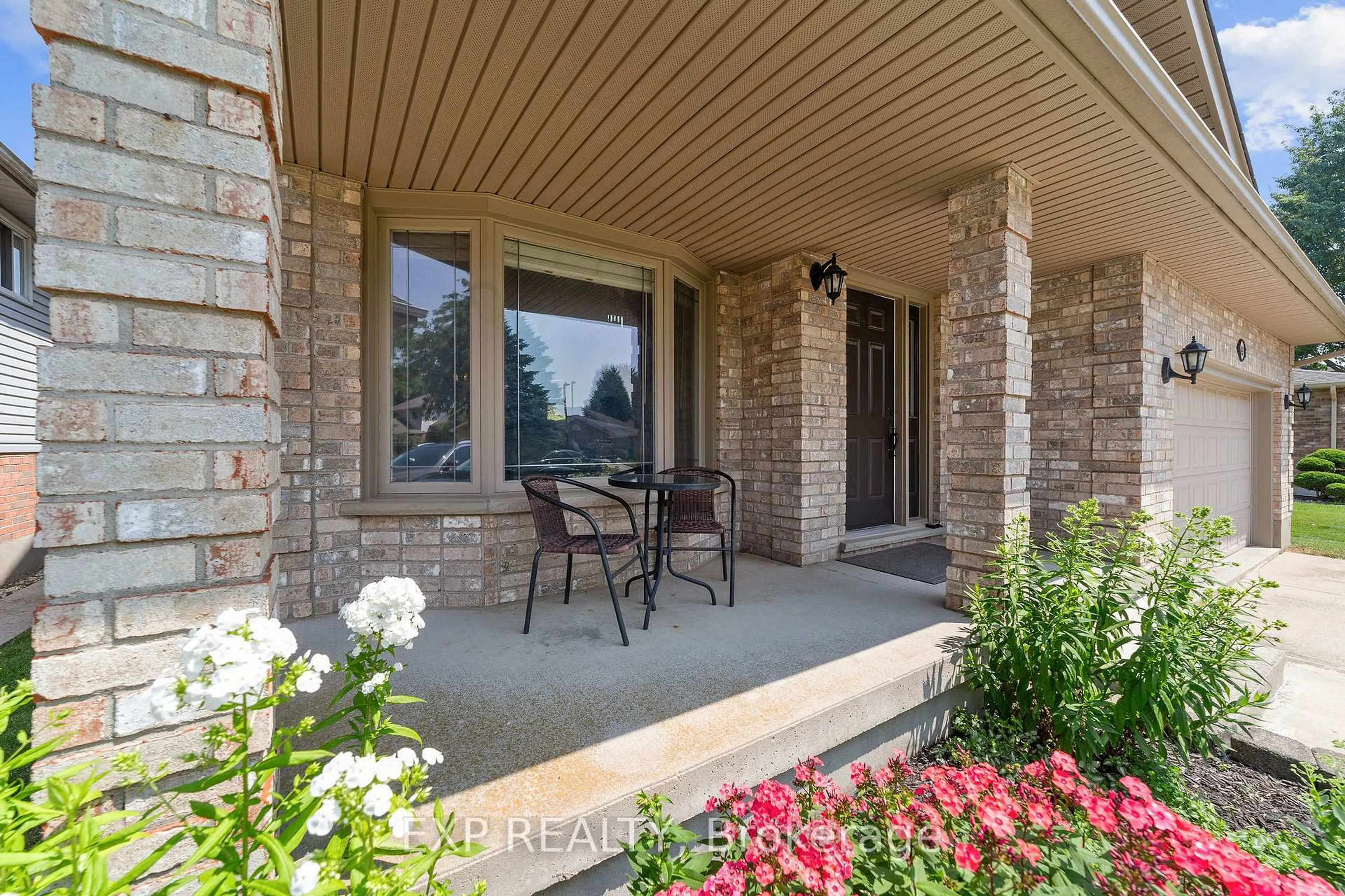 Unknown for 489 RIVERVIEW Dr, Strathroy-Caradoc Ontario N7G 4B3