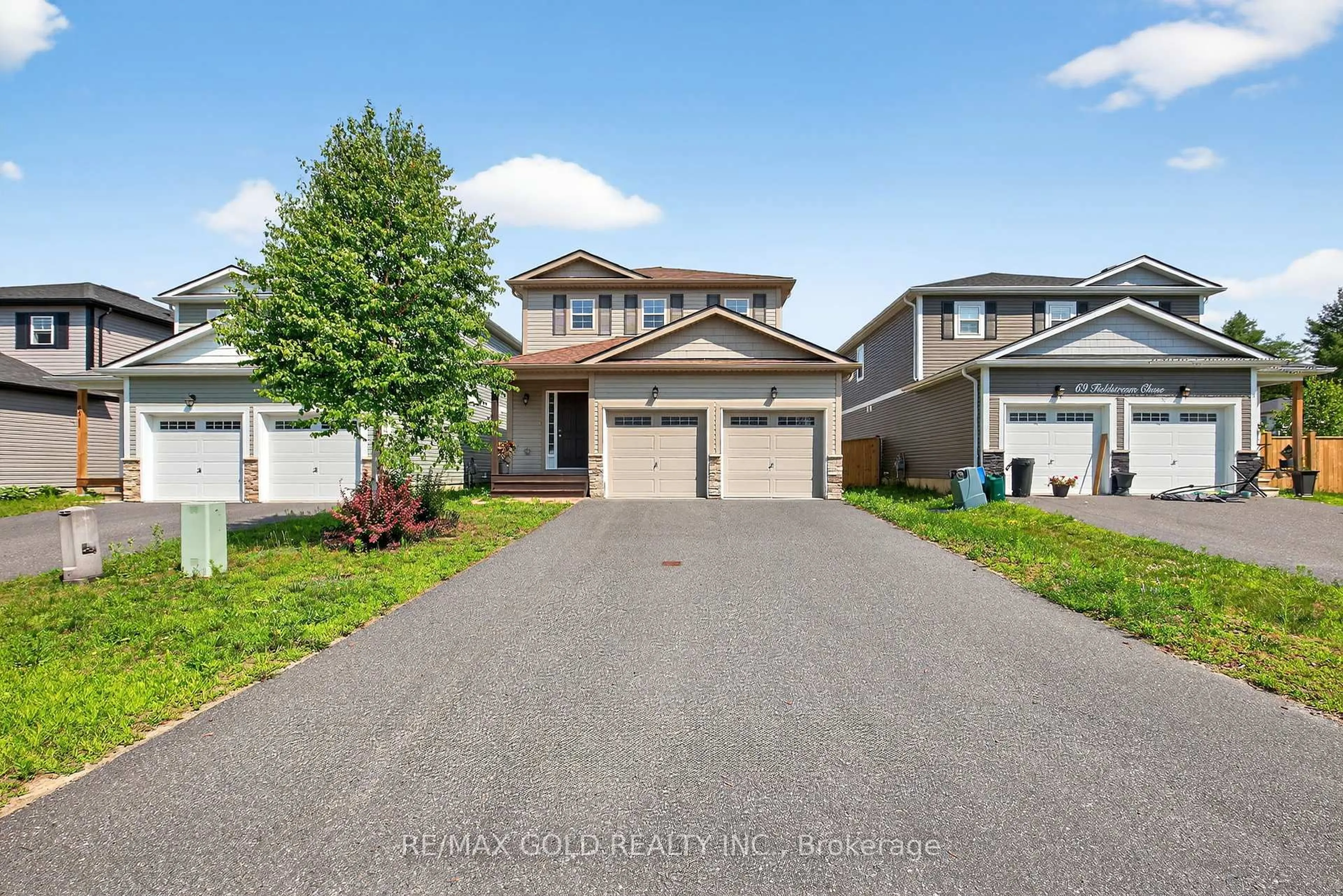 A pic from outside/outdoor area/front of a property/back of a property/a pic from drone, street for 67 Fieldstream Chse, Bracebridge Ontario P1L 0A6
