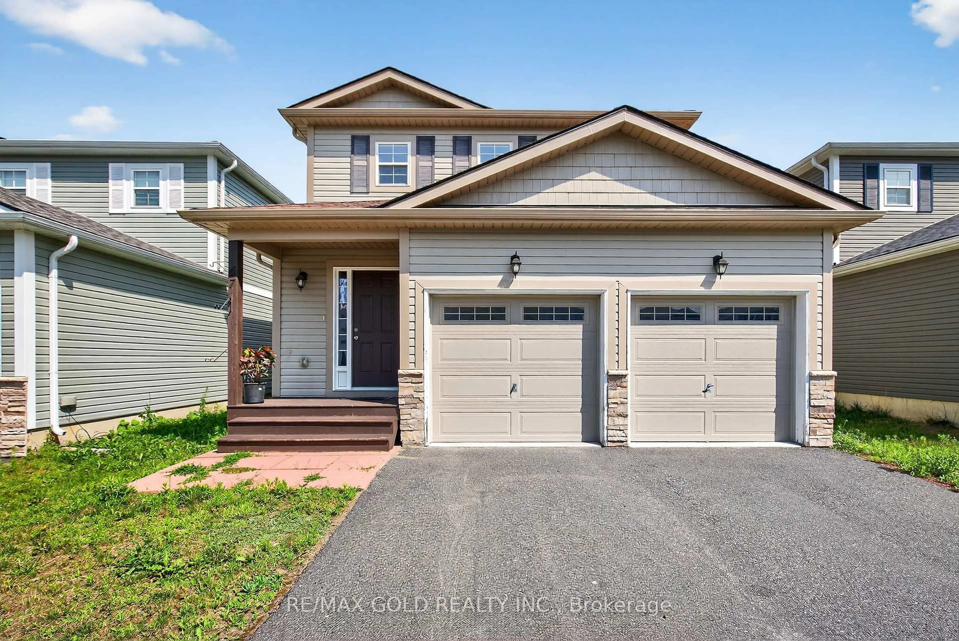 Home with vinyl exterior material, street for 67 Fieldstream Chse, Bracebridge Ontario P1L 0A6