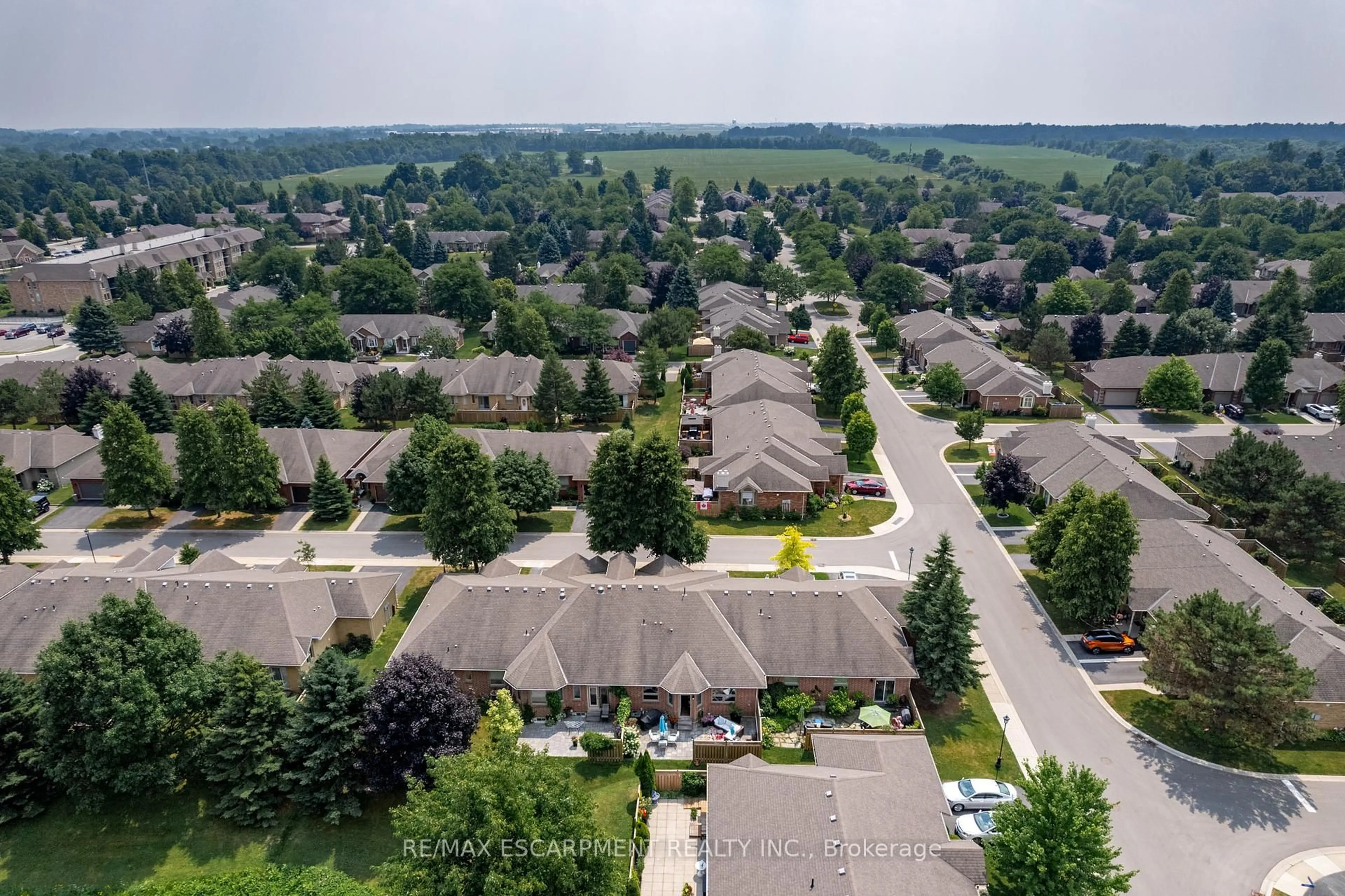 A pic from outside/outdoor area/front of a property/back of a property/a pic from drone, unknown for 60 Riveroaks Dr, Hamilton Ontario L0R 1W0