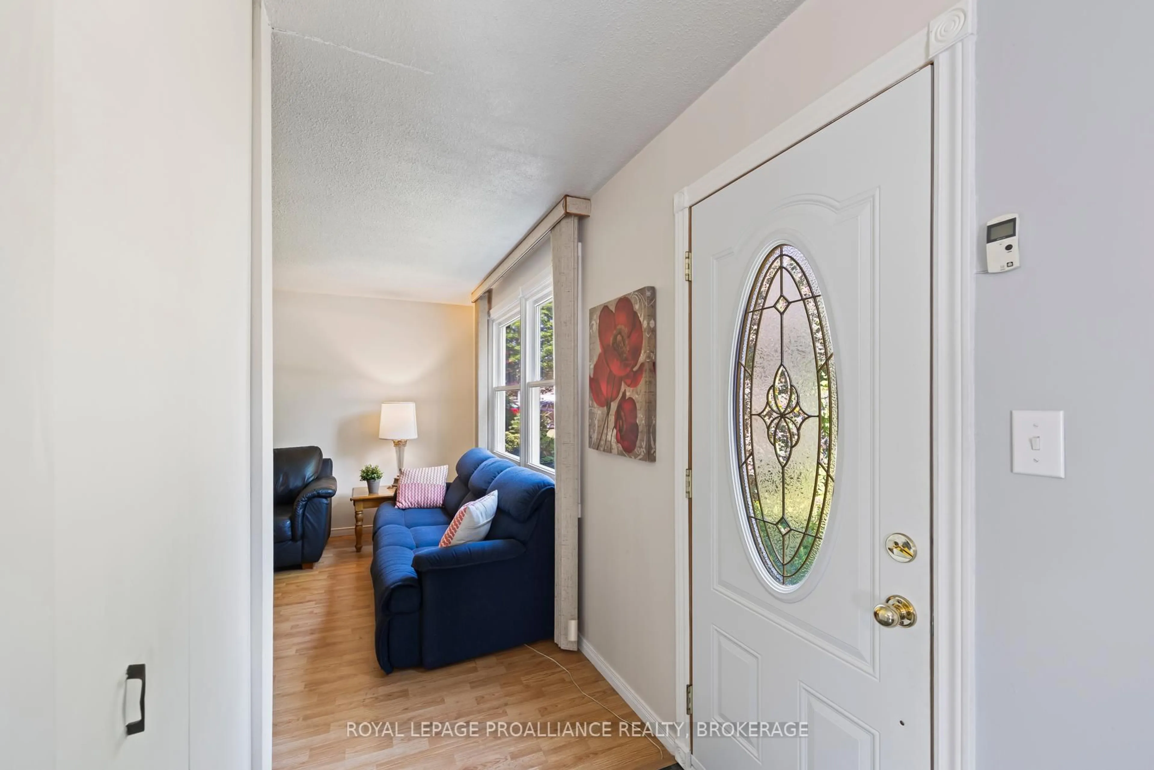 Indoor entryway for 240 Church St, Greater Napanee Ontario K7R 1C7