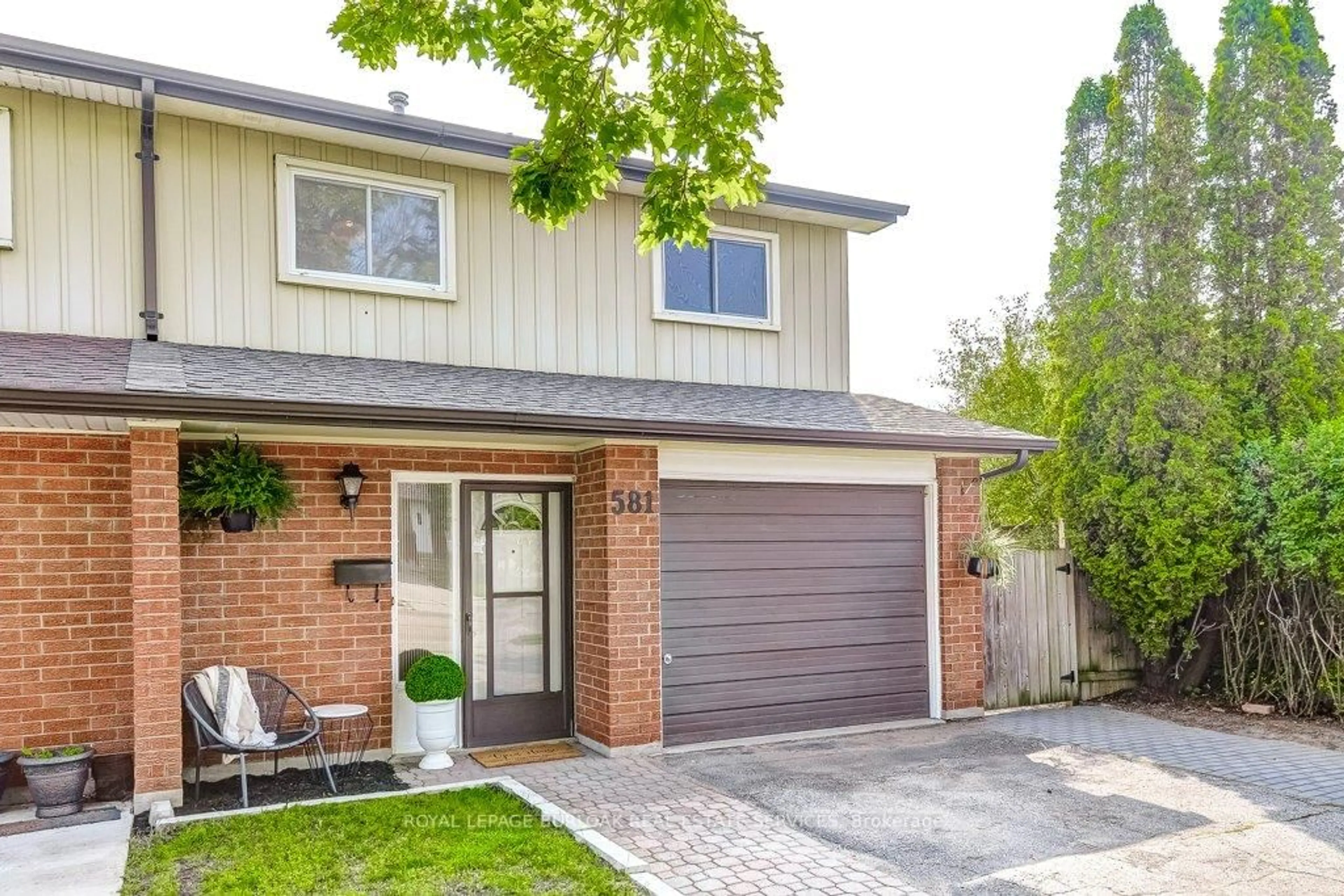 Home with brick exterior material, street for 581 College Ave, Guelph Ontario N1G 2Z6