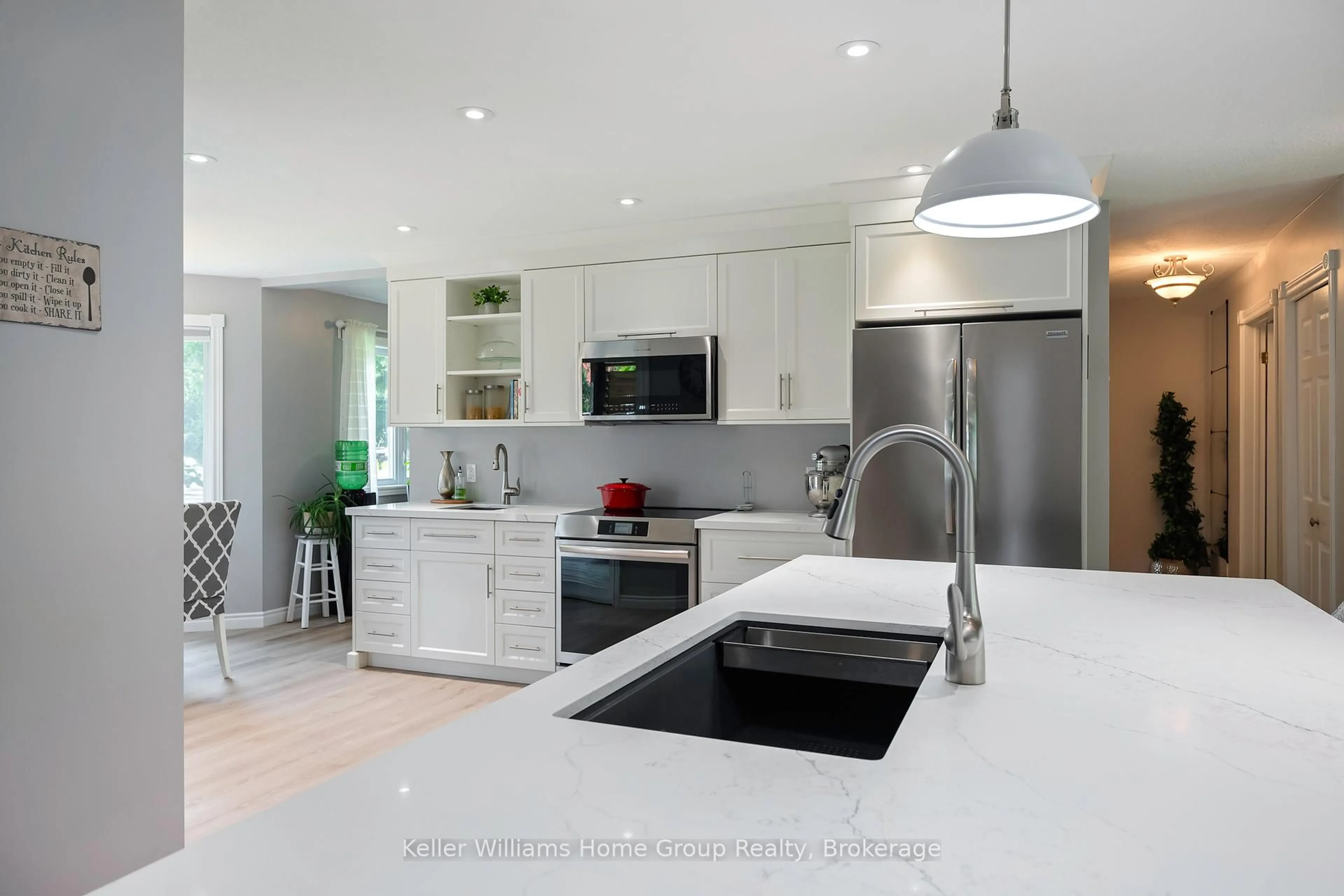 Contemporary kitchen, ceramic/tile floor for 137 Third Ave, Shelburne Ontario L9V 3A8