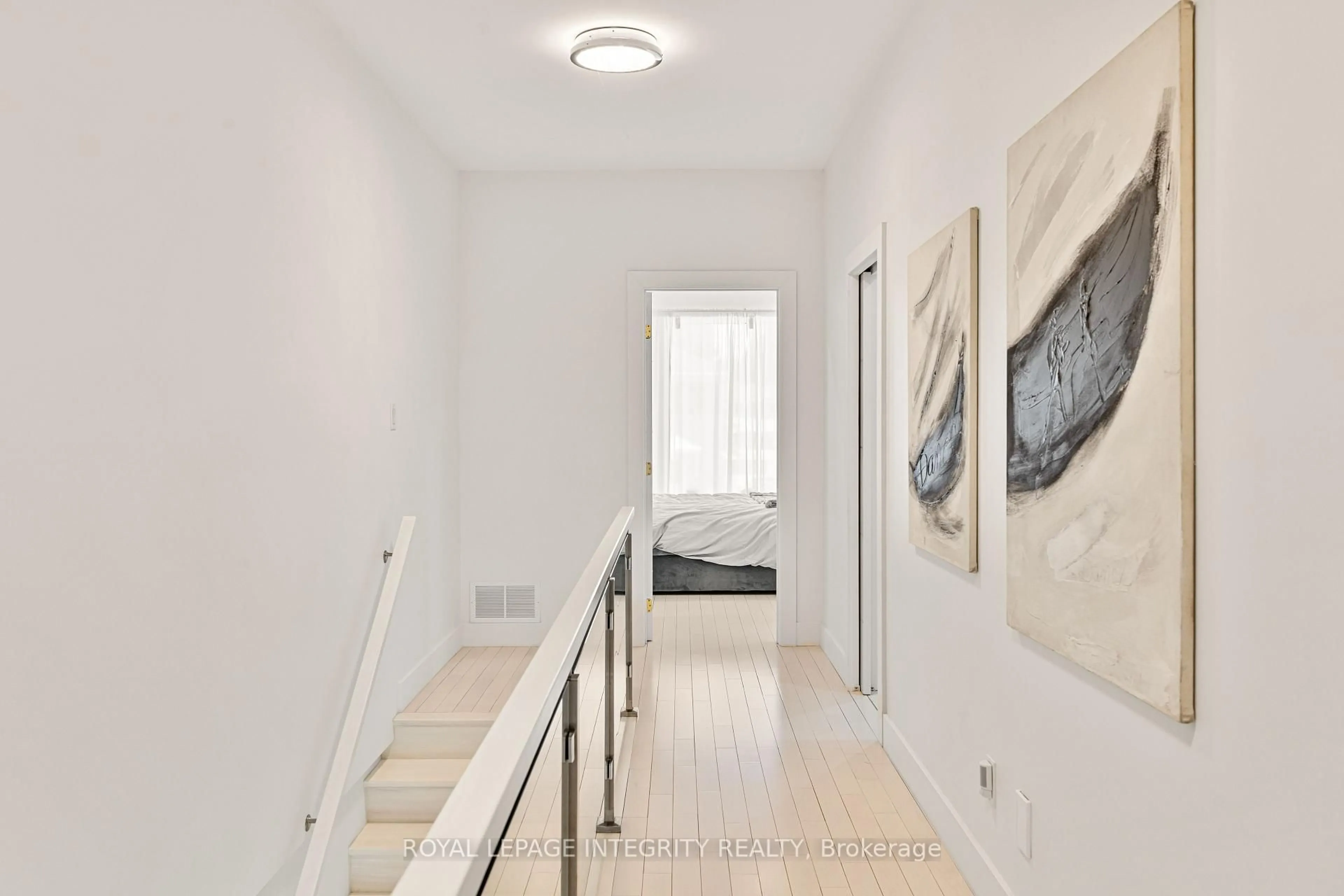 Unknown for 266 Currell Ave, Ottawa Ontario K1Z 7J6