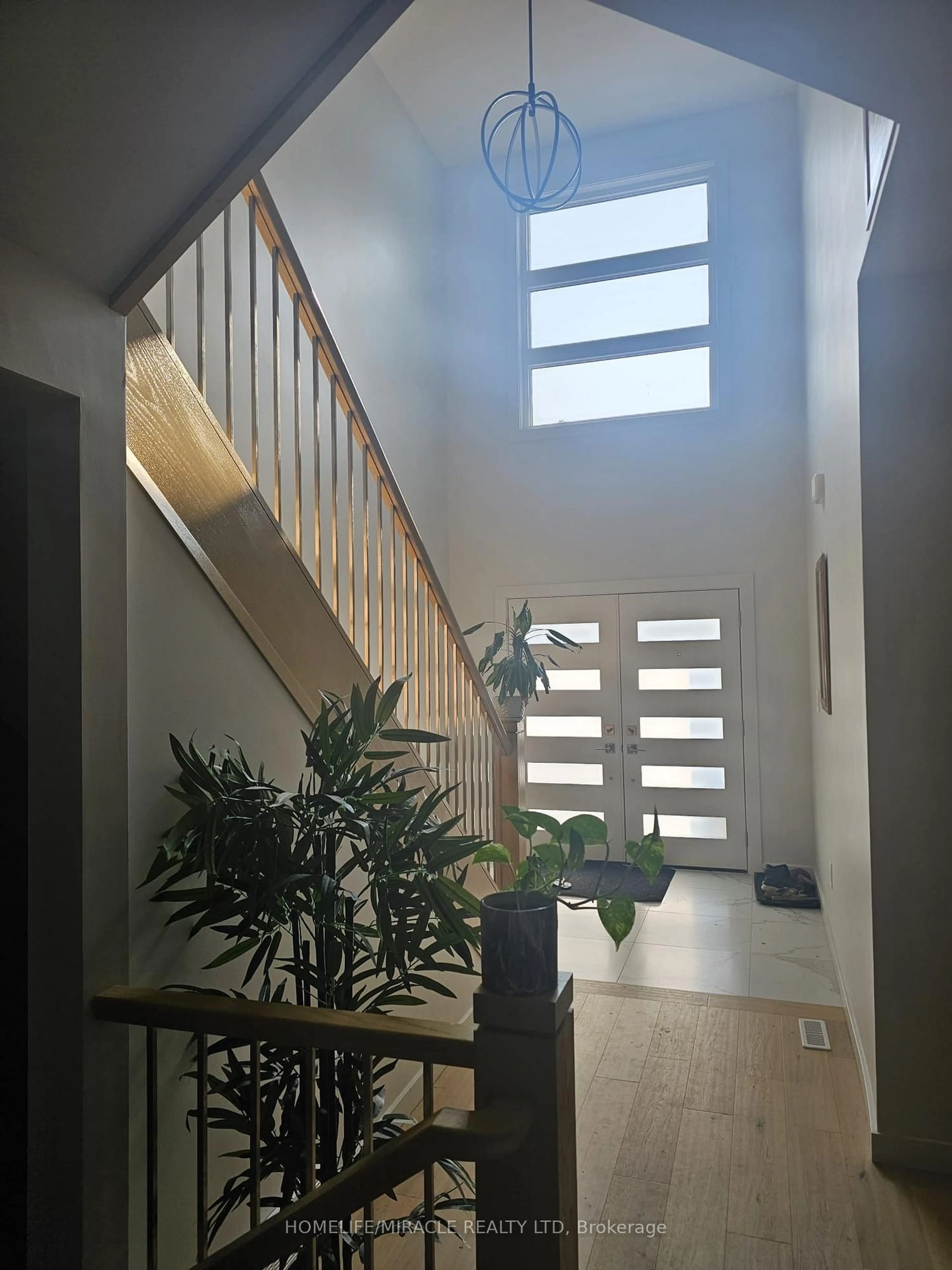 Indoor foyer for 2286 Wickerson Rd, London South Ontario N6K 0H6