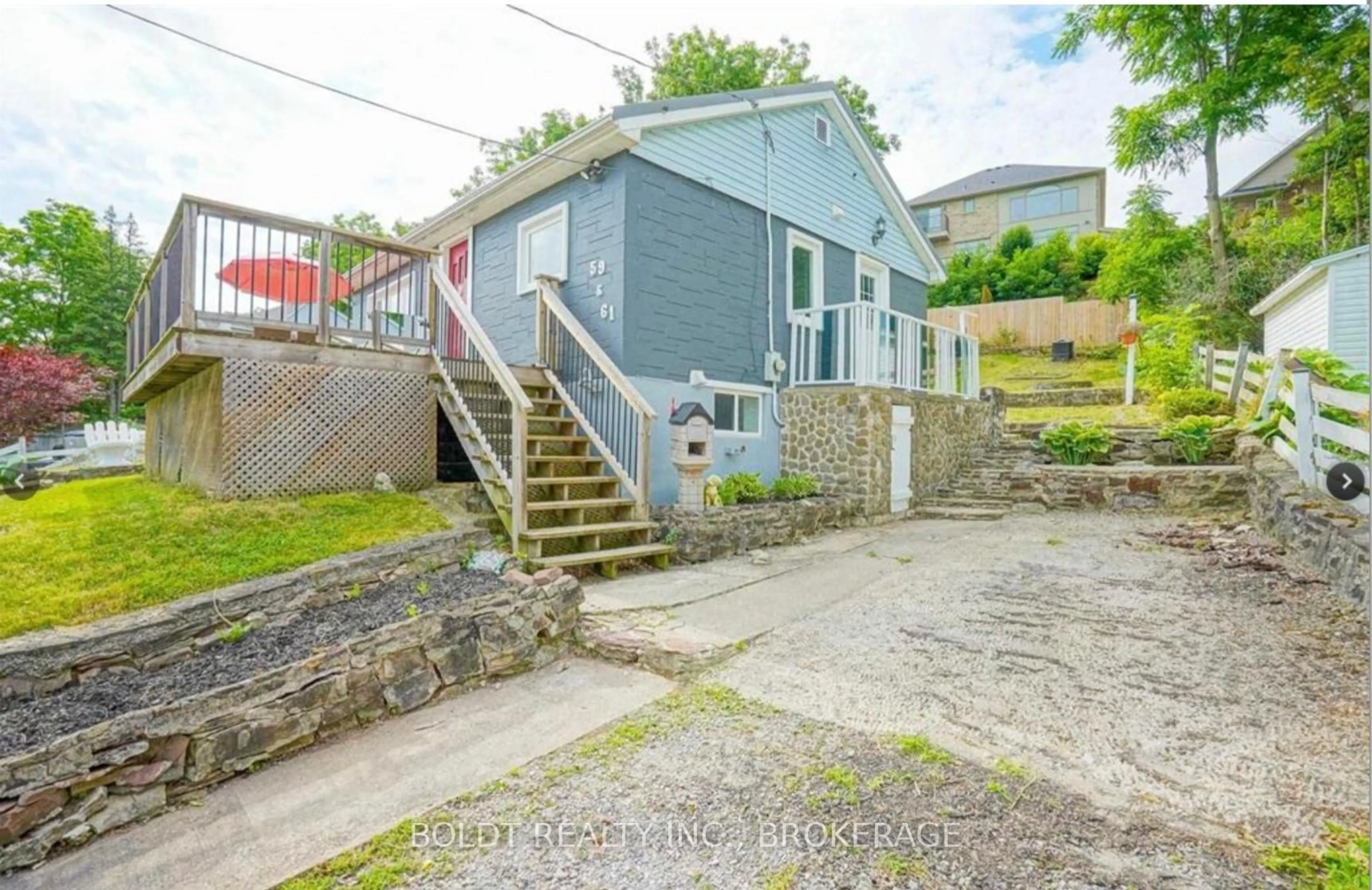 A pic from outside/outdoor area/front of a property/back of a property/a pic from drone, street for 61 Bradley St, St. Catharines Ontario L3T 1R5