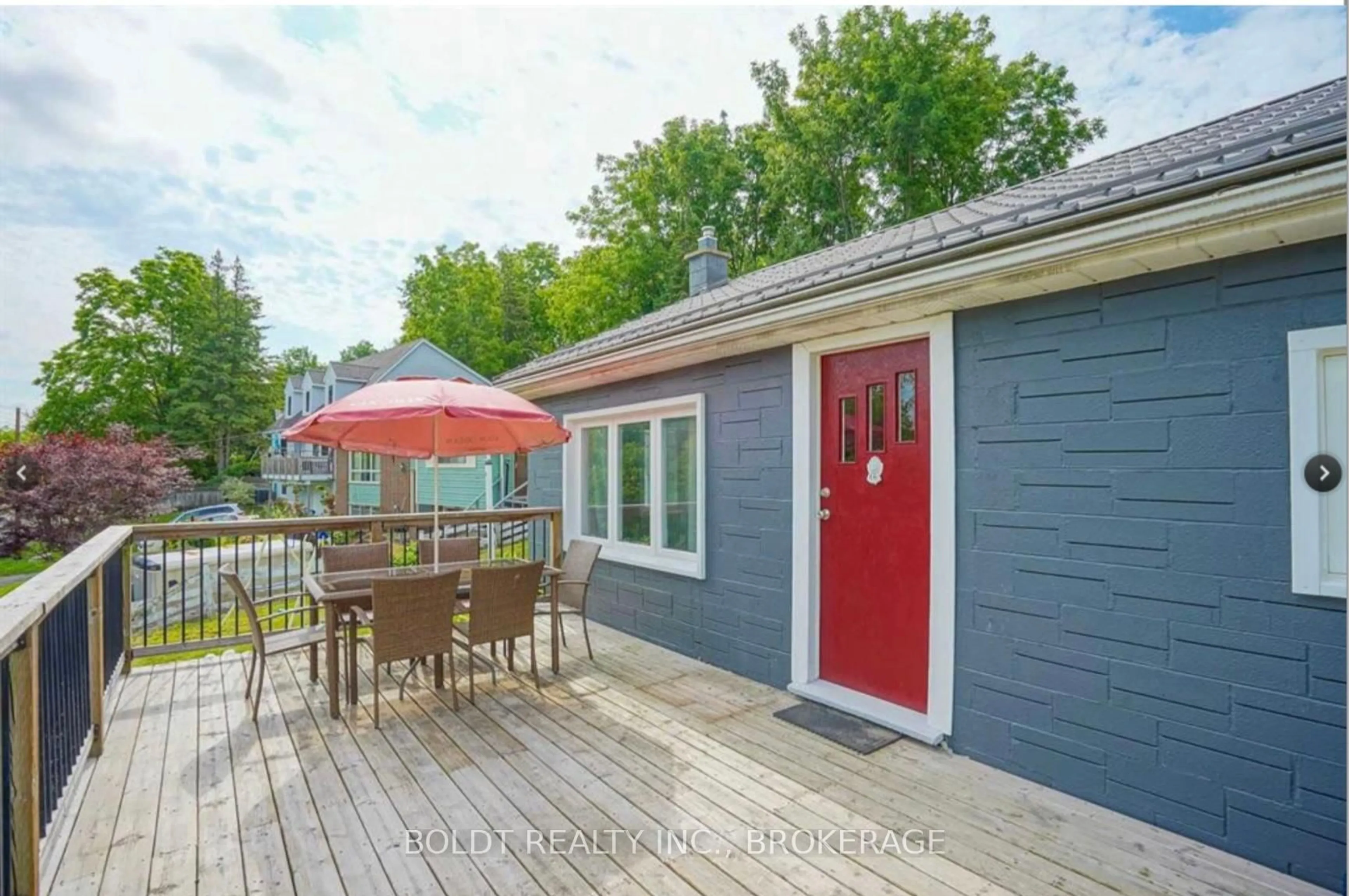 Patio, water/lake/river/ocean view for 61 Bradley St, St. Catharines Ontario L3T 1R5