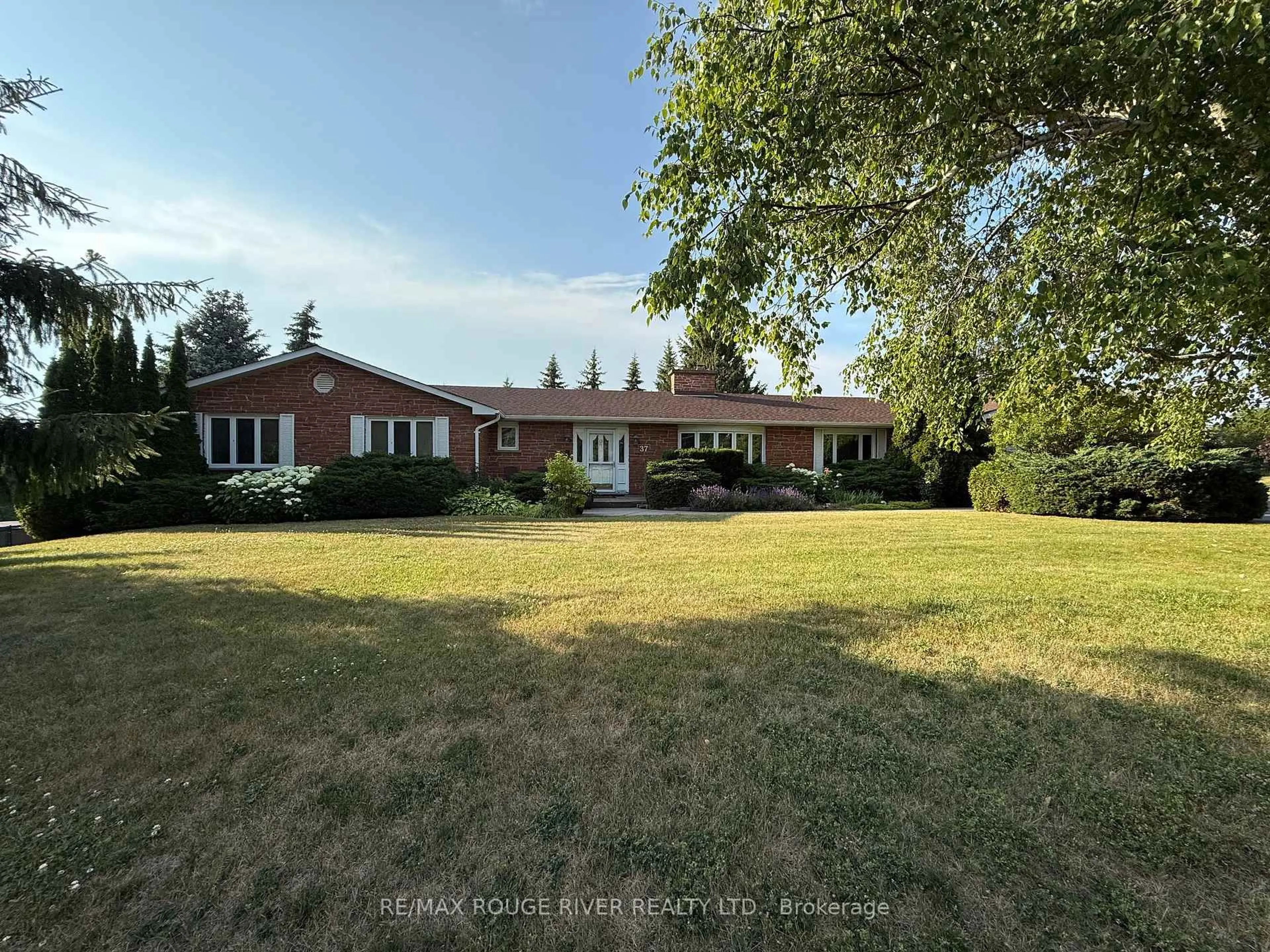 A pic from outside/outdoor area/front of a property/back of a property/a pic from drone, unknown for 37 STONERIDGE Rd, Hamilton Township Ontario K9A 0Y3