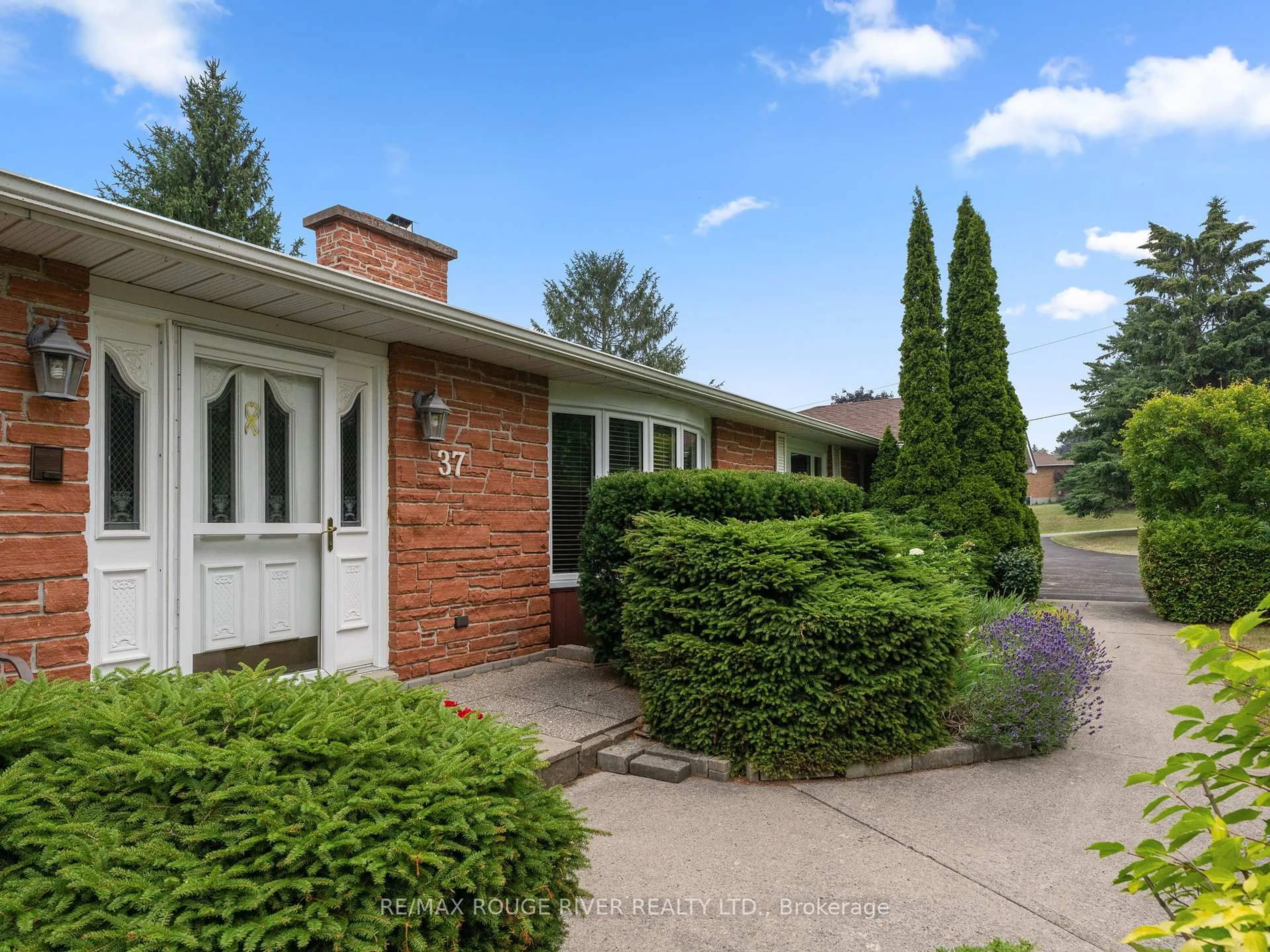 Home with brick exterior material, street for 37 STONERIDGE Rd, Hamilton Township Ontario K9A 0Y3