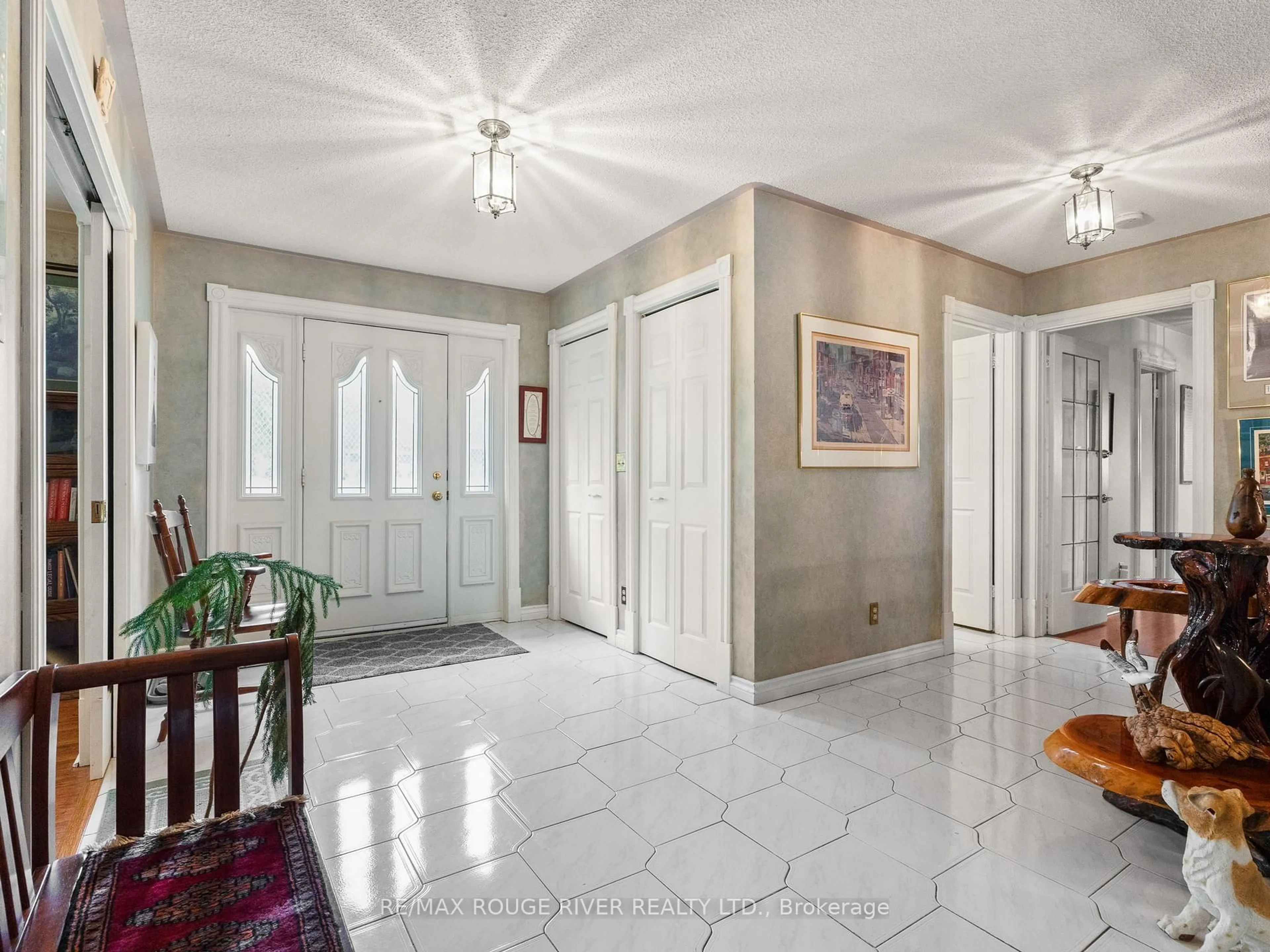Indoor entryway for 37 STONERIDGE Rd, Hamilton Township Ontario K9A 0Y3