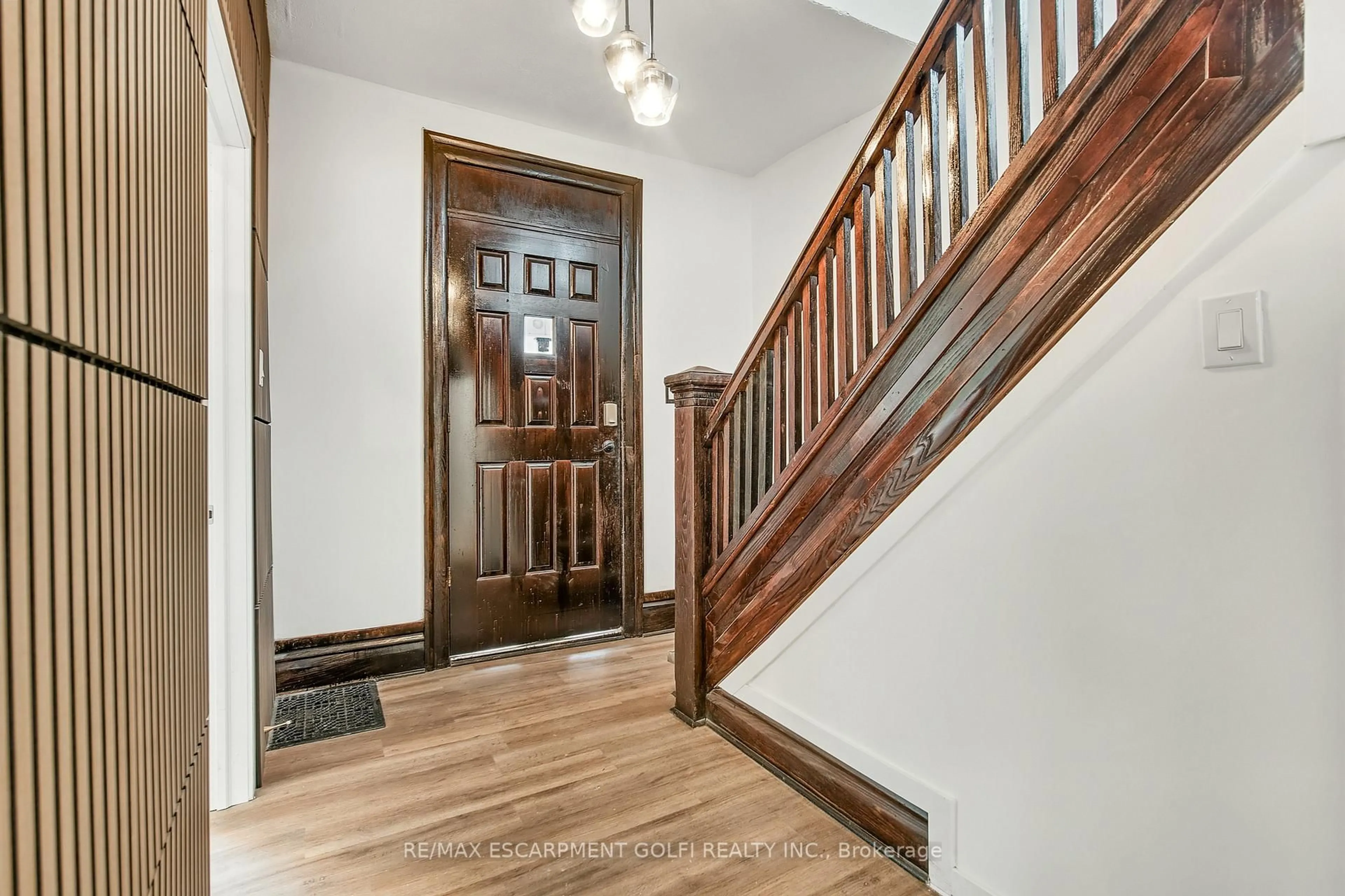 Unknown for 5093 STAMFORD St, Niagara Falls Ontario L2E 1M7