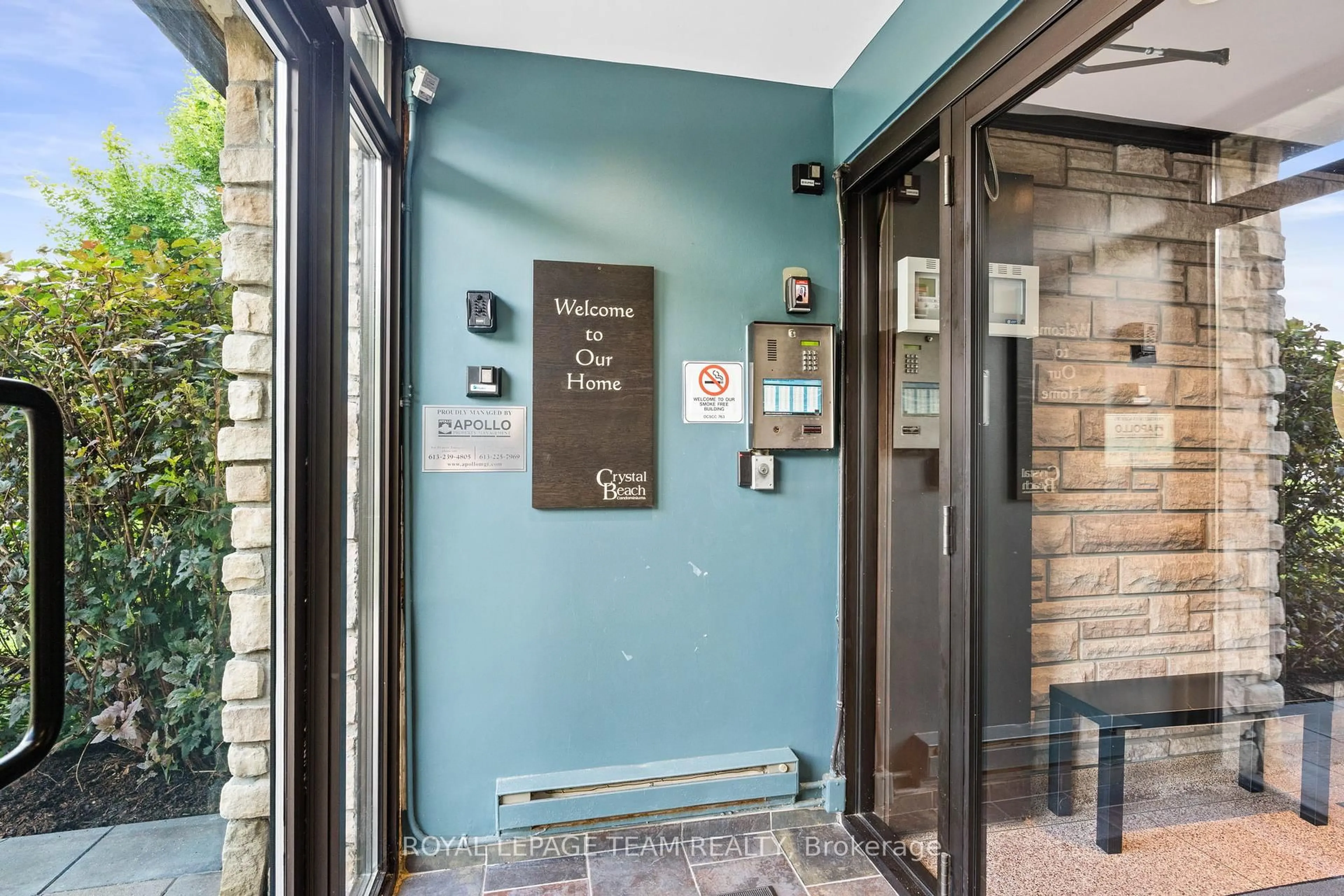 Indoor foyer for 12 Corkstown Rd #109, Ottawa Ontario K2H 5B3