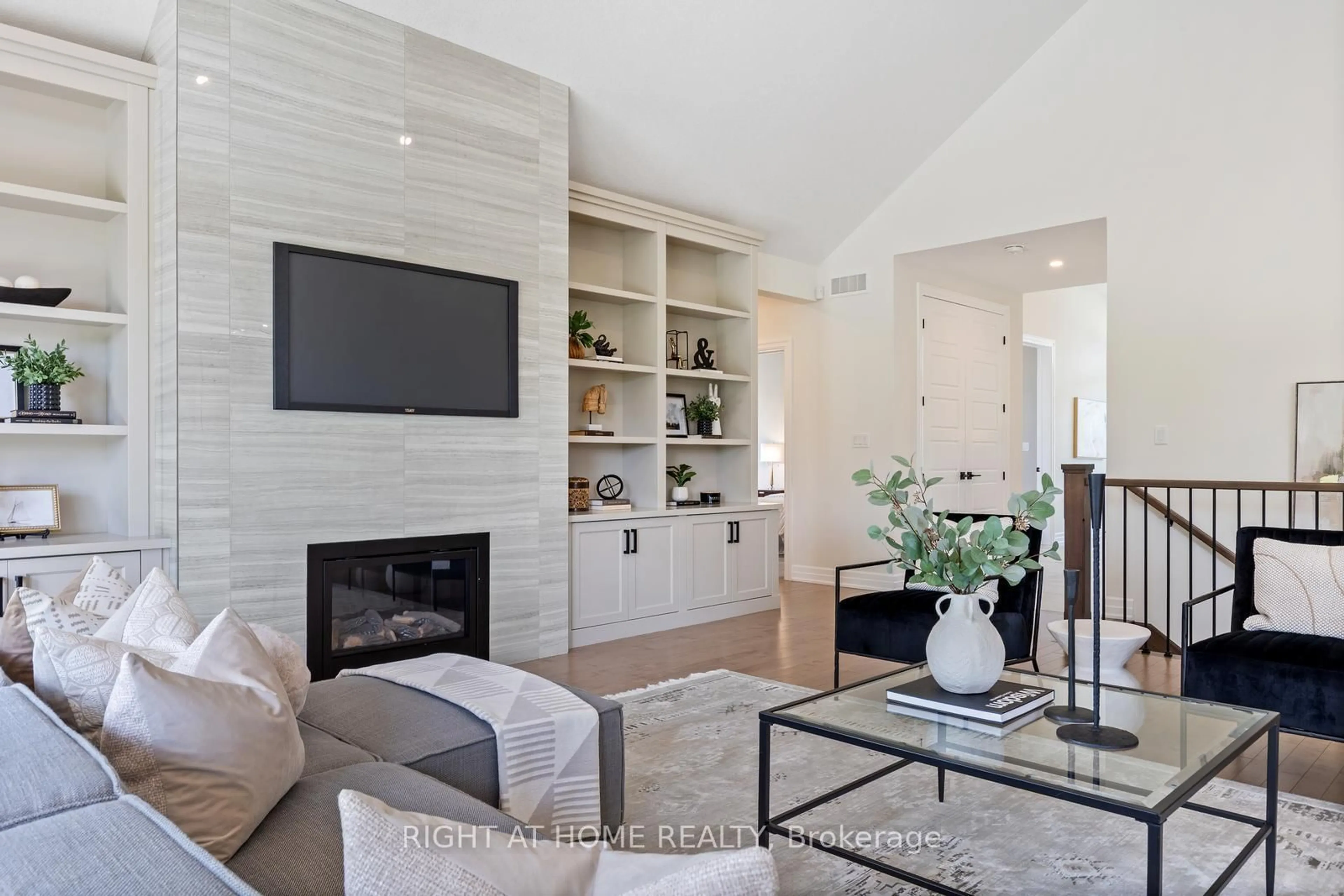 Living room with furniture, ceramic/tile floor for 11 Whitcombe Way, Puslinch Ontario N0B 2C0