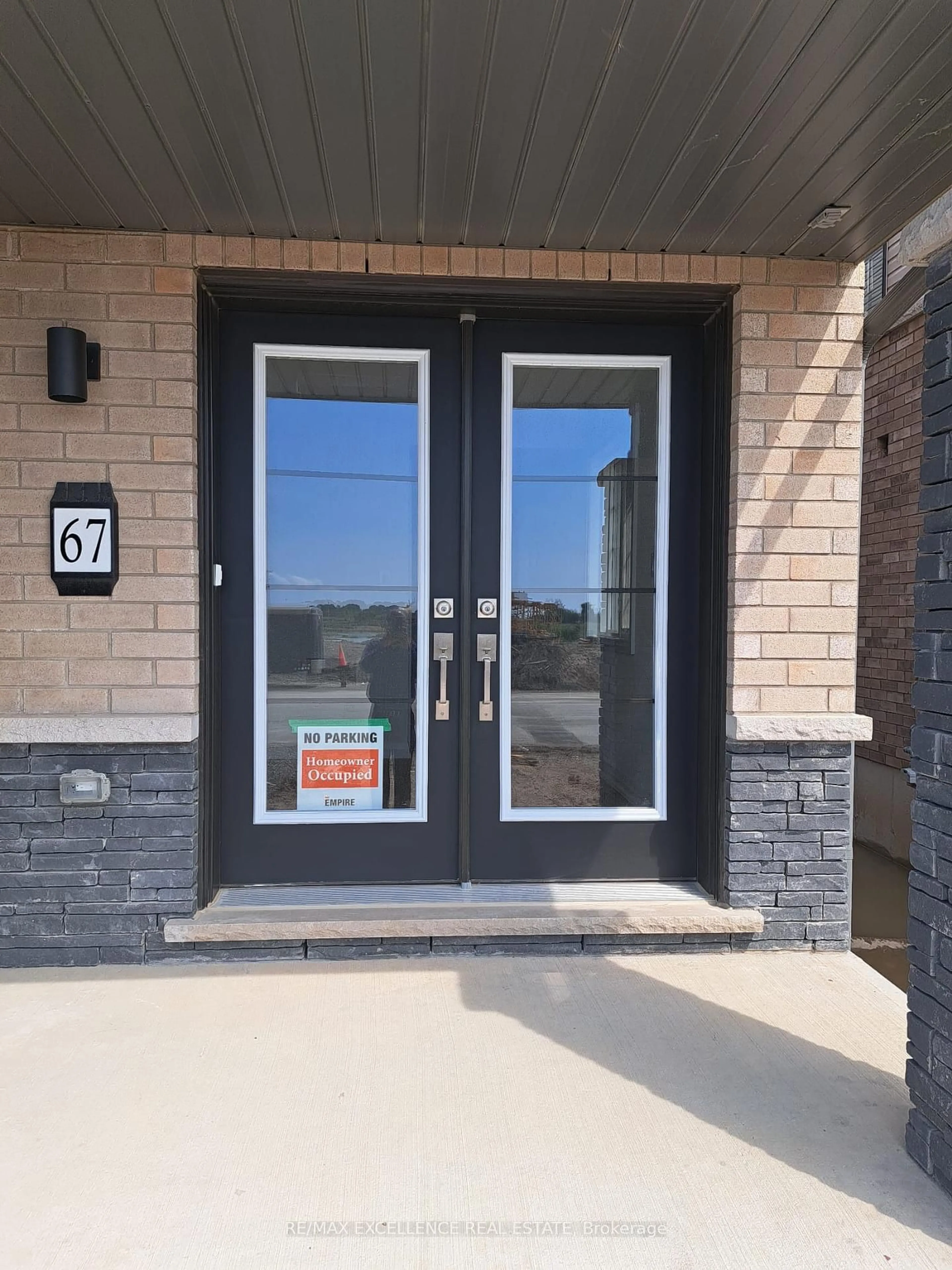 Indoor entryway for 67 Stanley Ave, Haldimand Ontario N3W 0K5