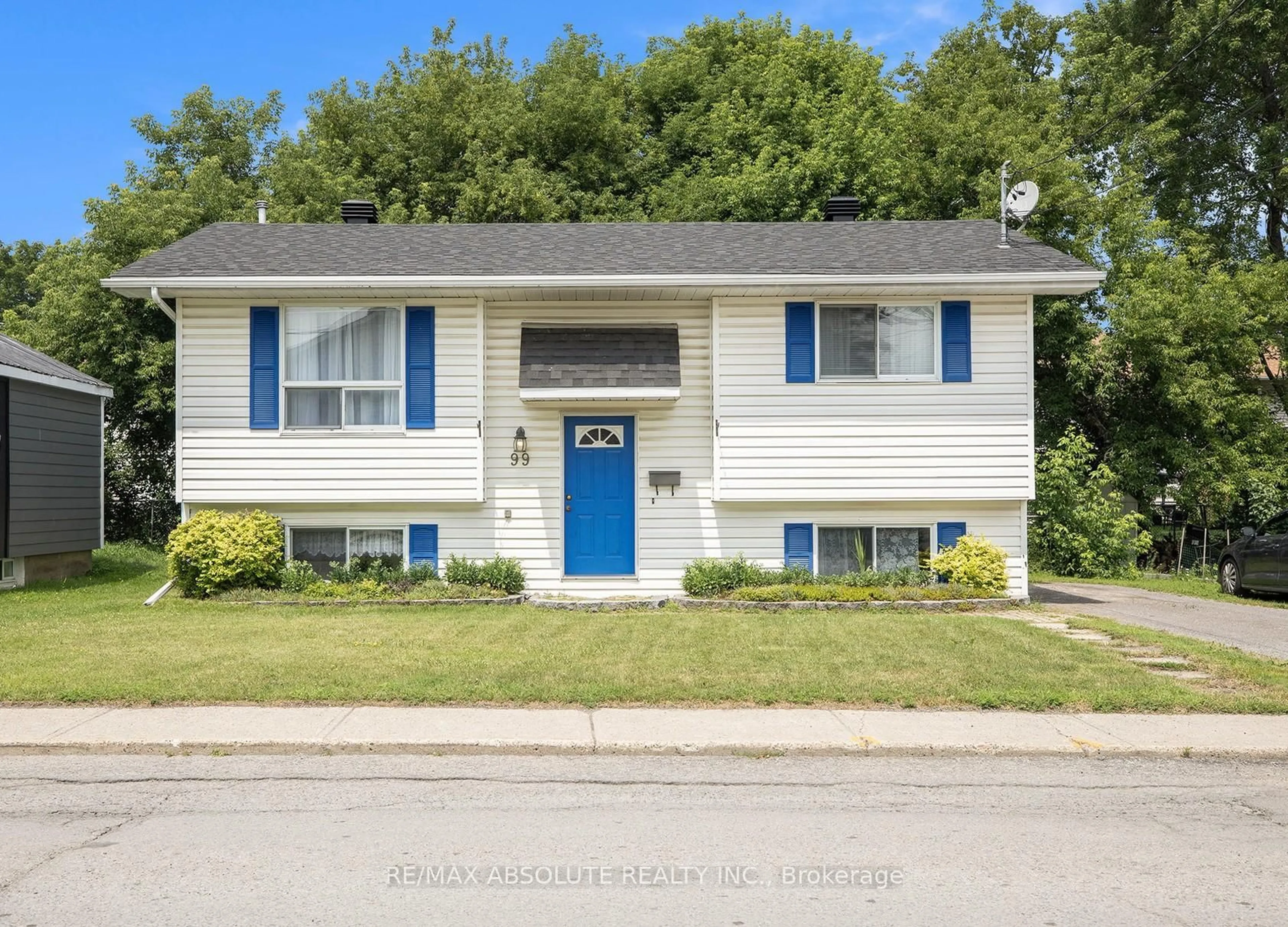 Home with vinyl exterior material, street for 99 Edward St, Arnprior Ontario K7S 2X3