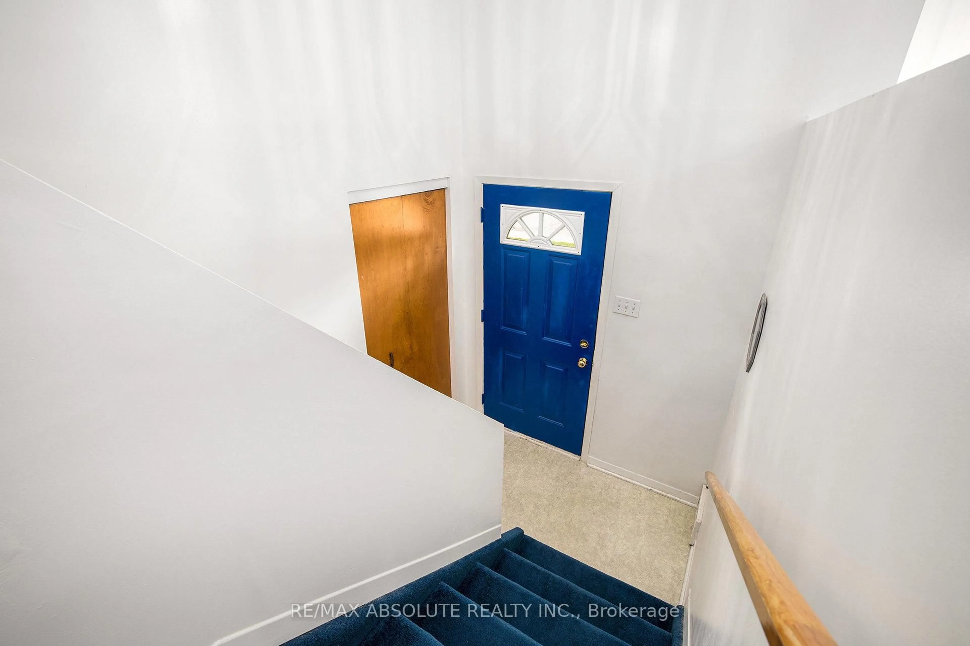 Indoor entryway for 99 Edward St, Arnprior Ontario K7S 2X3