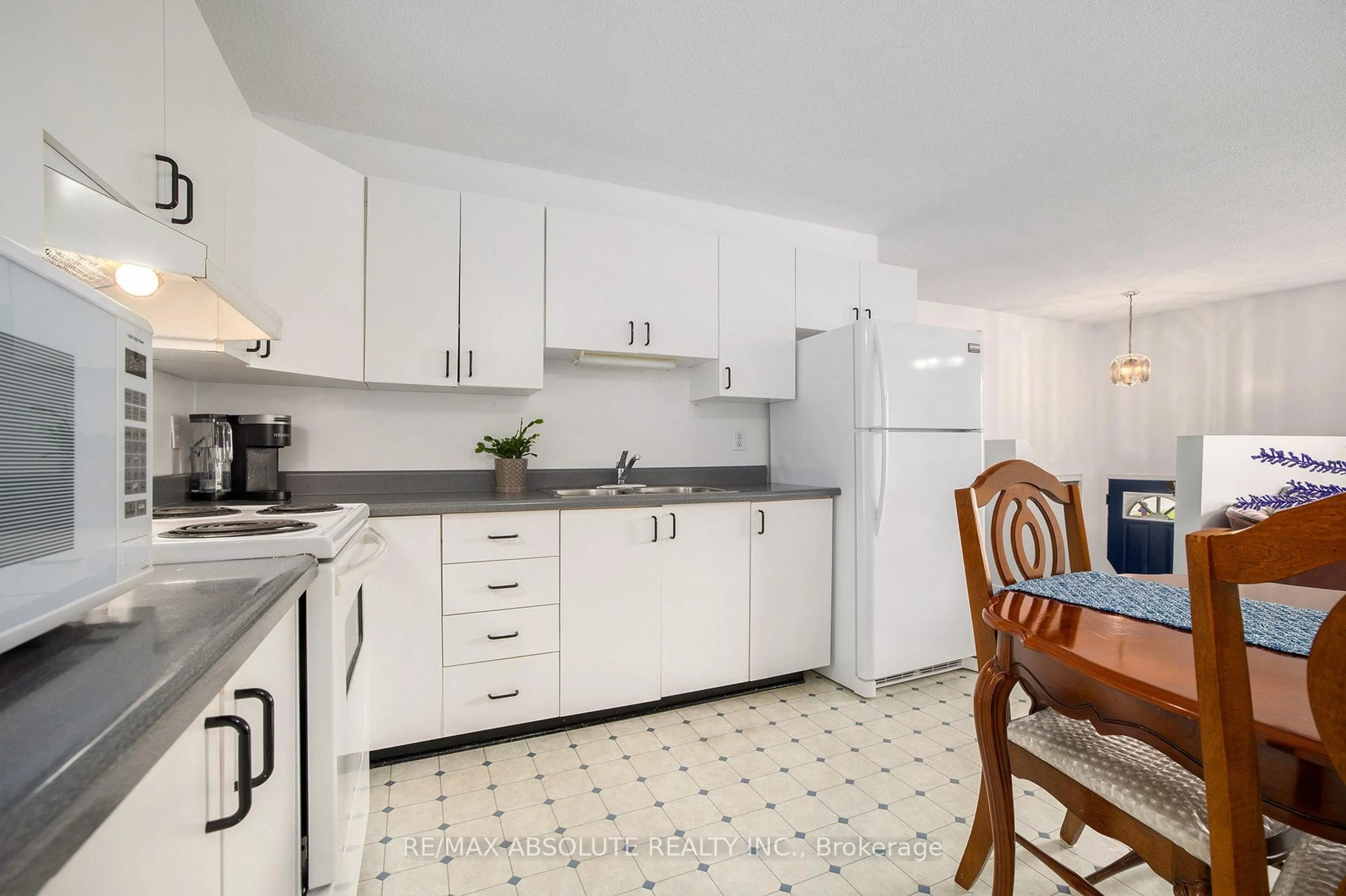 Standard kitchen, ceramic/tile floor for 99 Edward St, Arnprior Ontario K7S 2X3