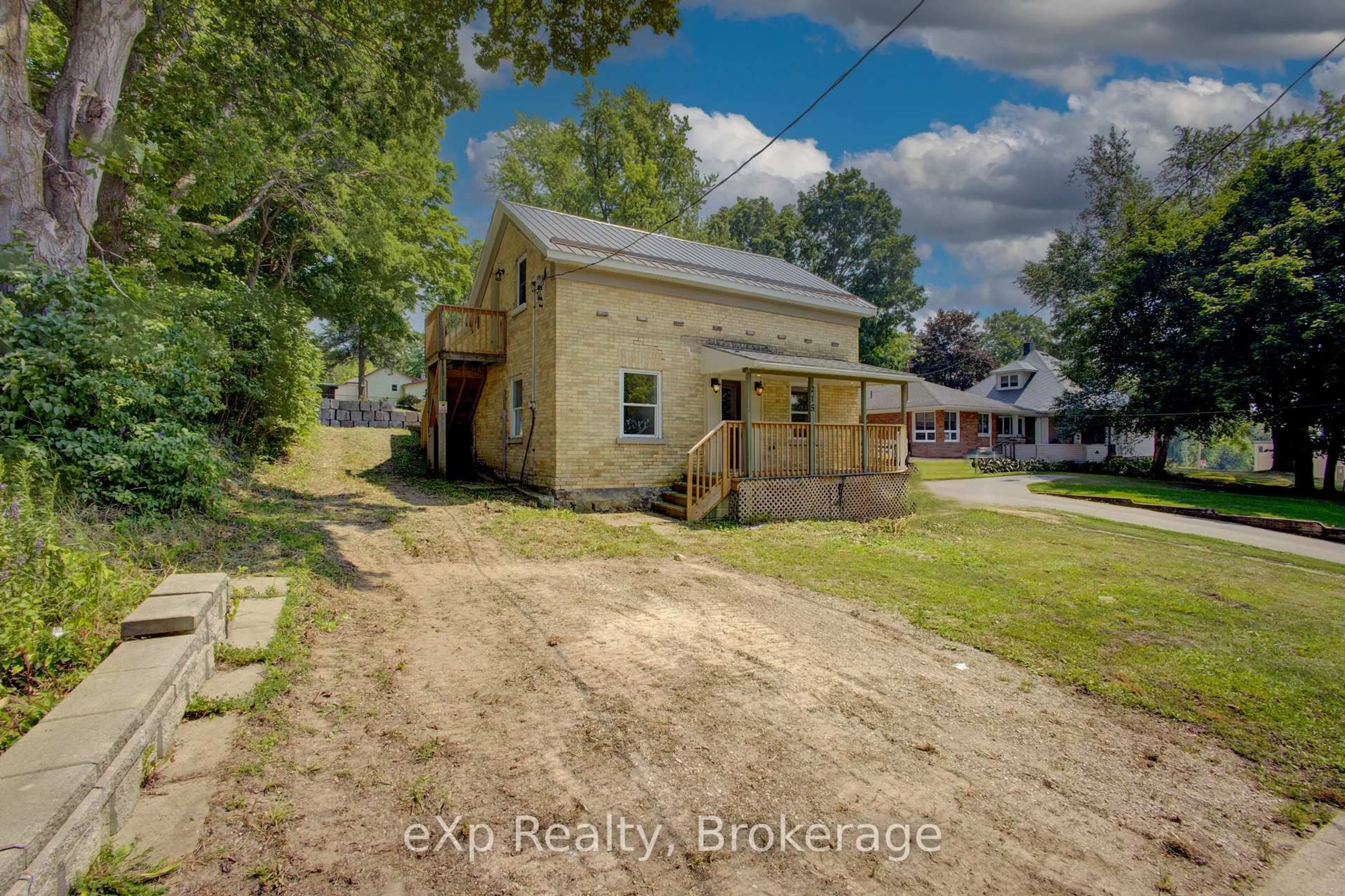 A pic from outside/outdoor area/front of a property/back of a property/a pic from drone, building for 215 Centre St, North Huron Ontario N0G 2W0