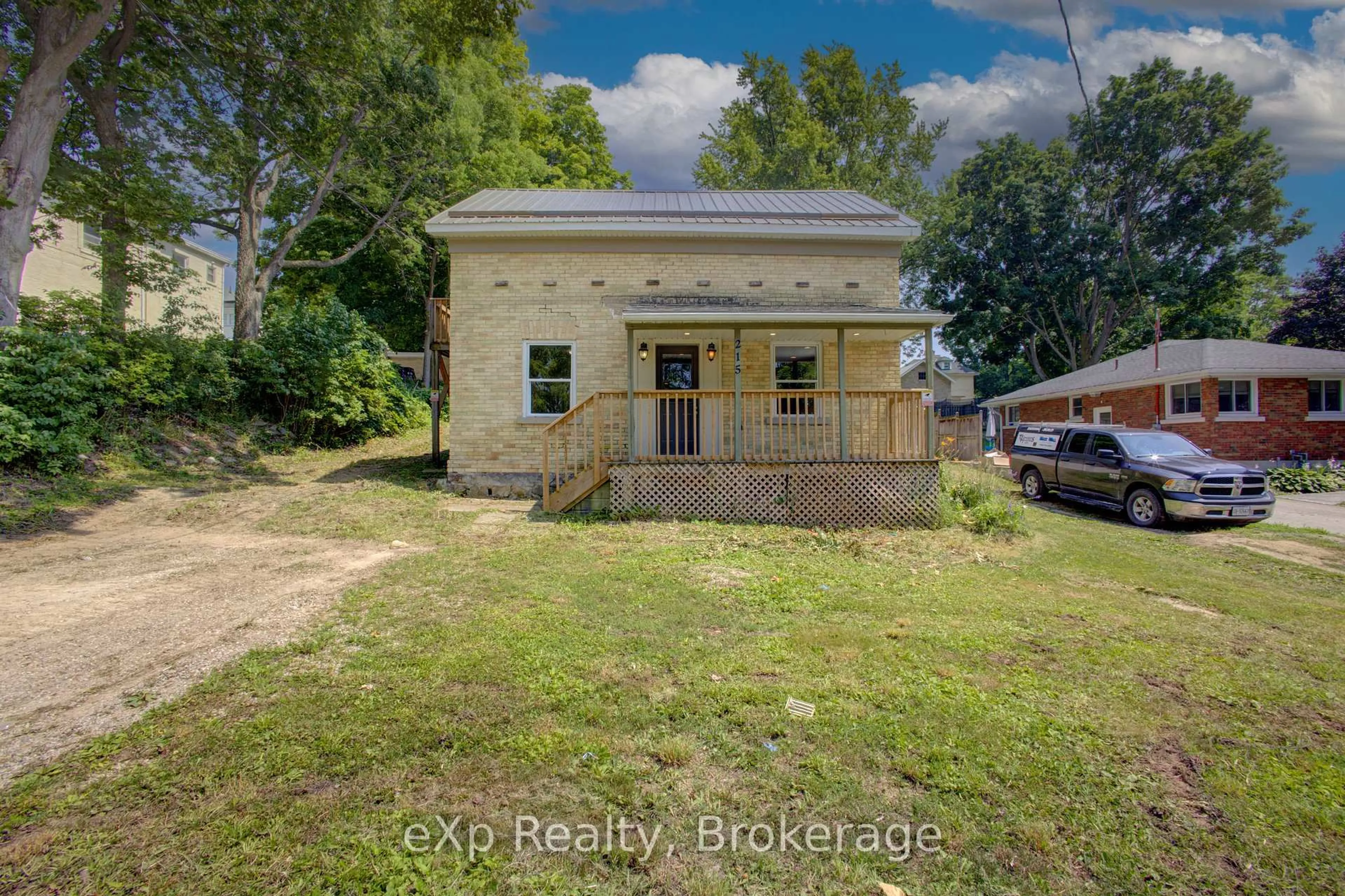 A pic from outside/outdoor area/front of a property/back of a property/a pic from drone, building for 215 Centre St, North Huron Ontario N0G 2W0
