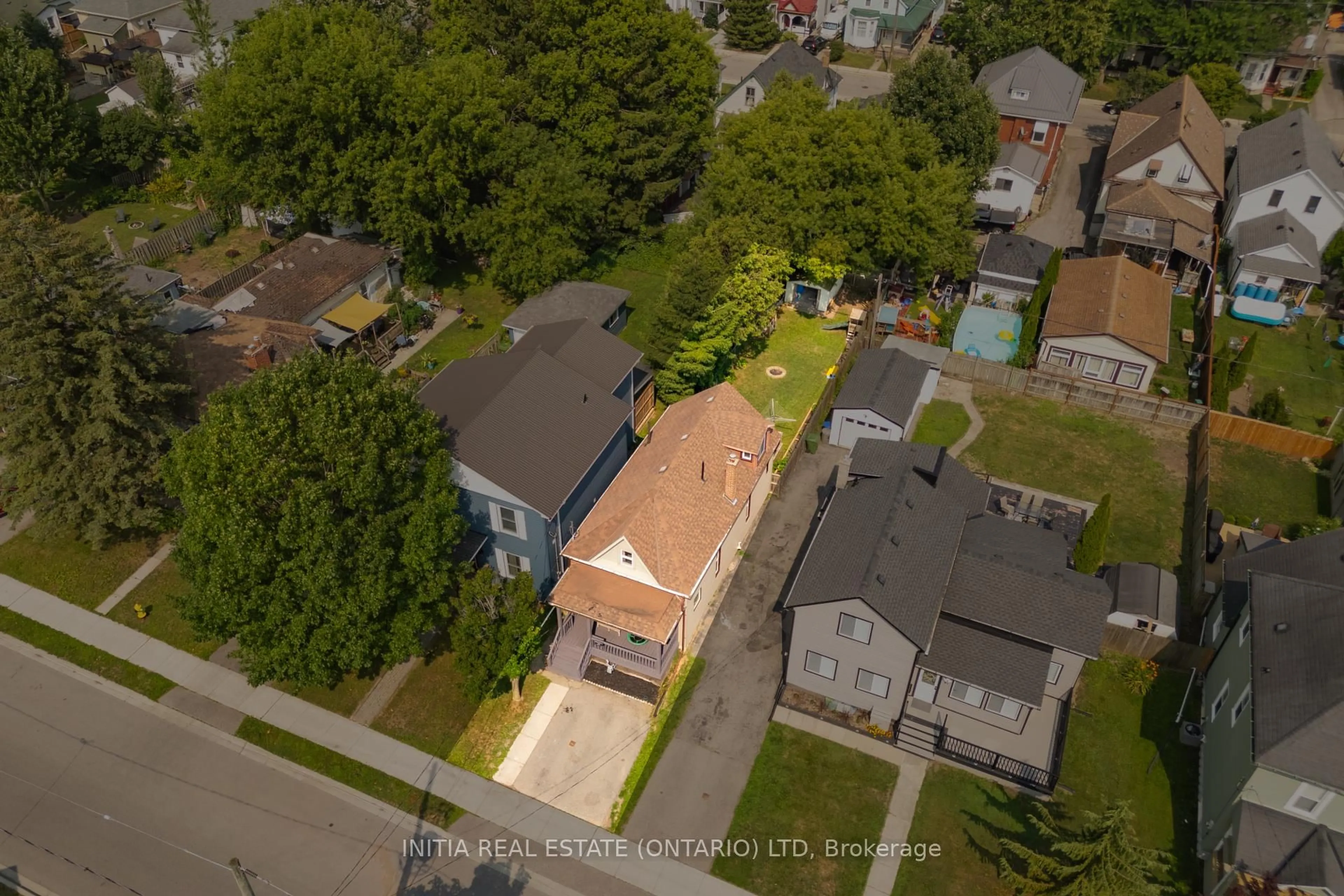 A pic from outside/outdoor area/front of a property/back of a property/a pic from drone, street for 73 Flora St, St. Thomas Ontario N5P 2X7