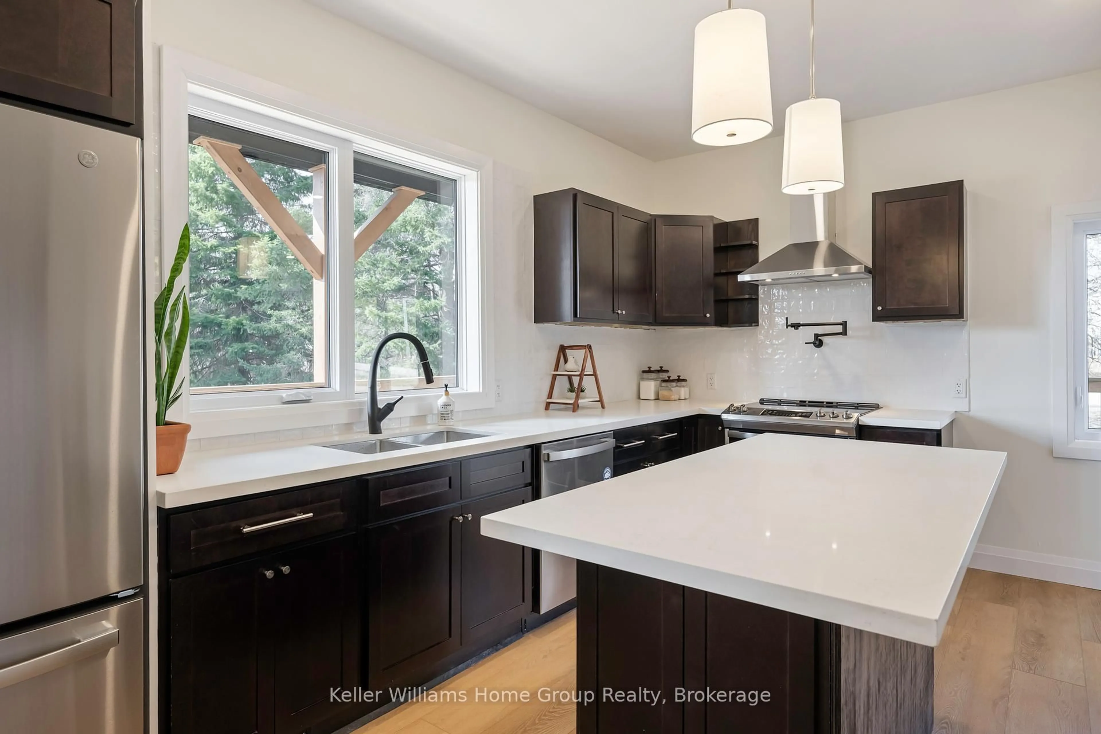 Contemporary kitchen, unknown for 758003 2nd Line, Mulmur Ontario L9V 0G8