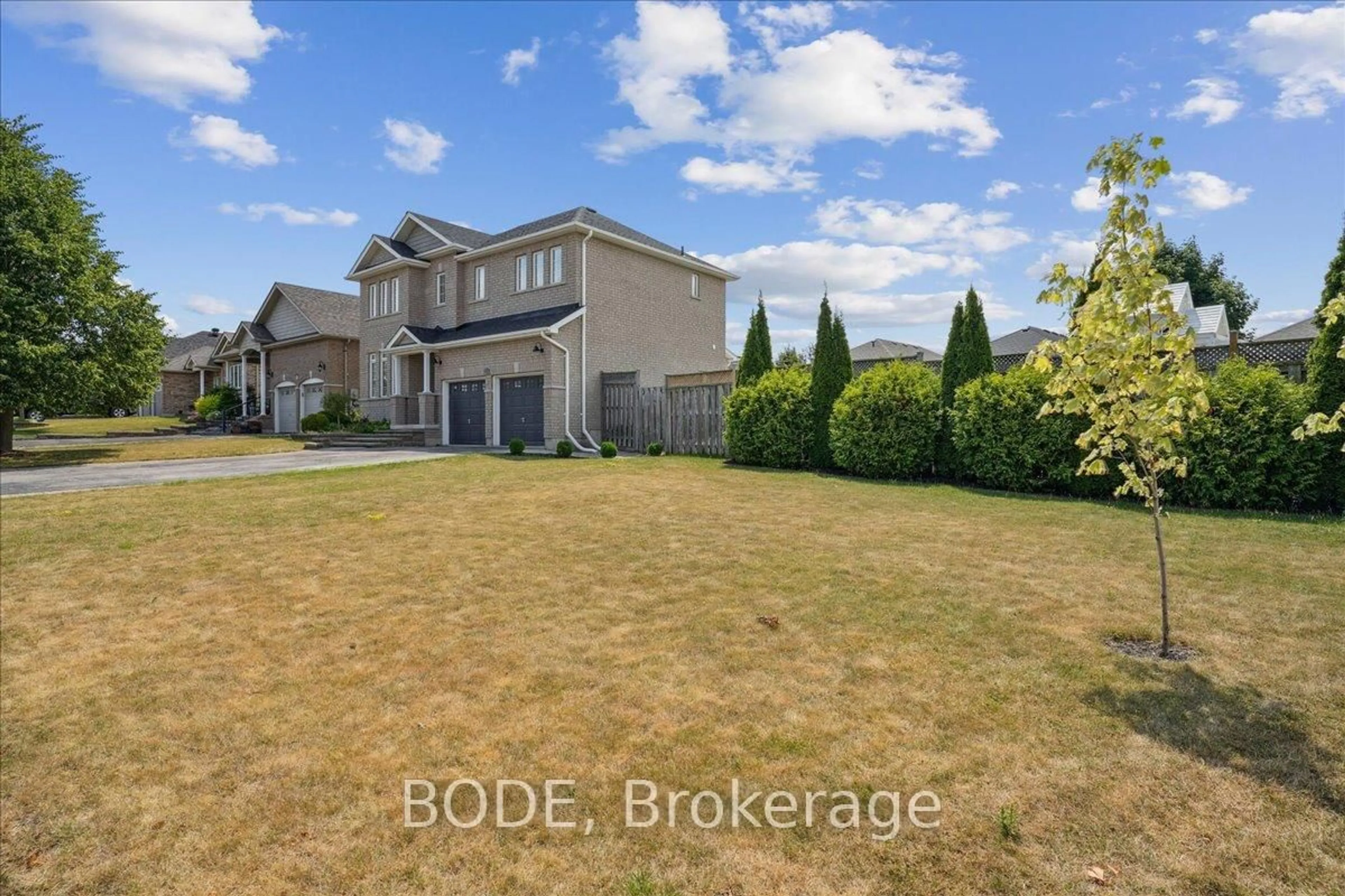 A pic from outside/outdoor area/front of a property/back of a property/a pic from drone, unknown for 7 Horton Pl, Kawartha Lakes Ontario K9V 0C2