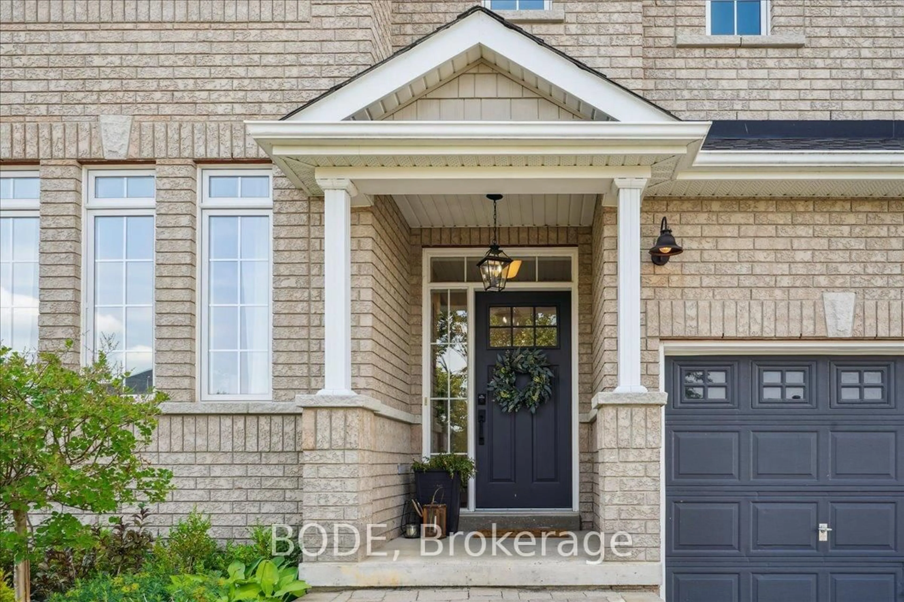 Home with brick exterior material, street for 7 Horton Pl, Kawartha Lakes Ontario K9V 0C2