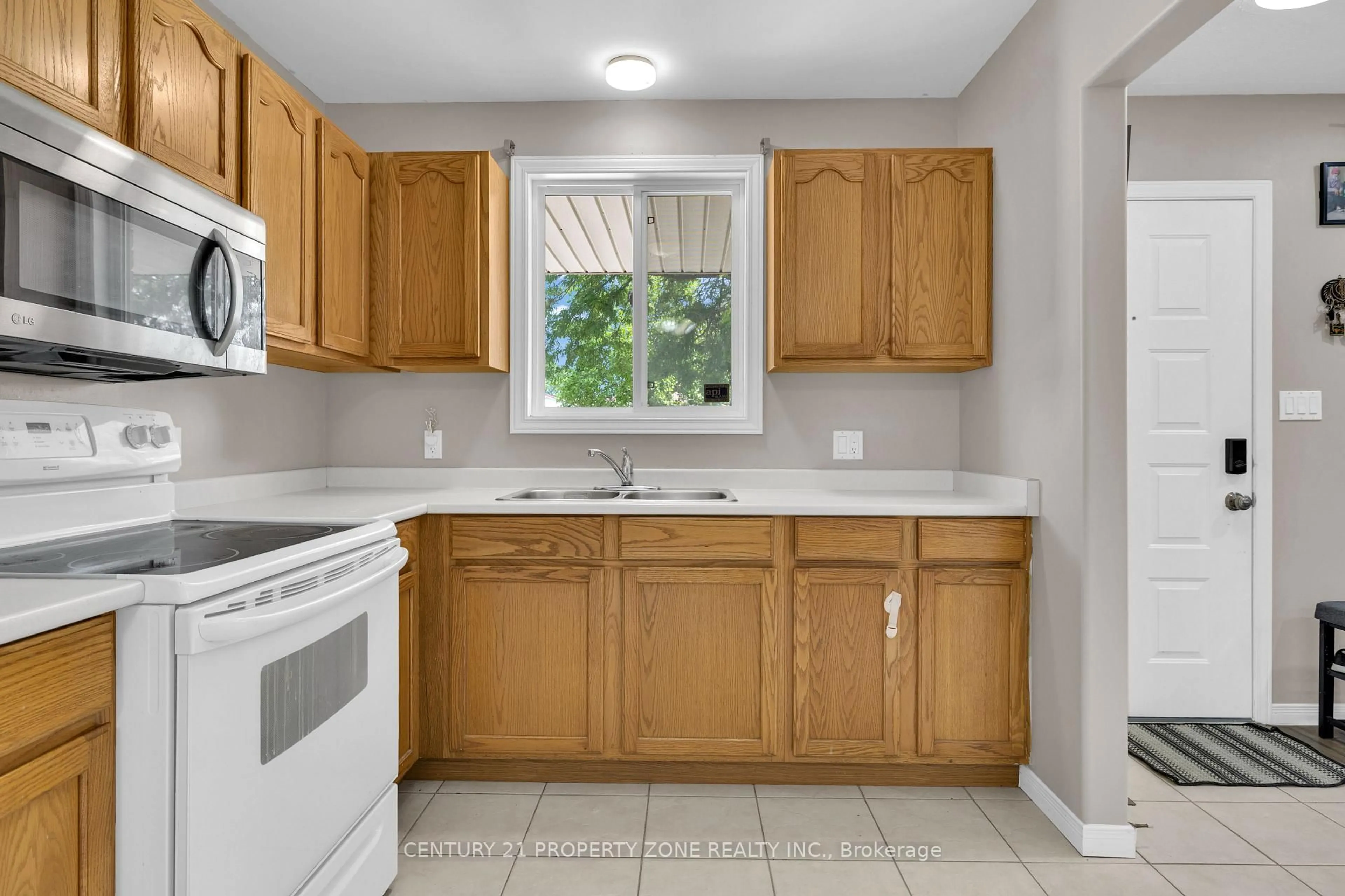 Standard kitchen, ceramic/tile floor for 1437 Hansen Cres, Windsor Ontario N8W 5P4