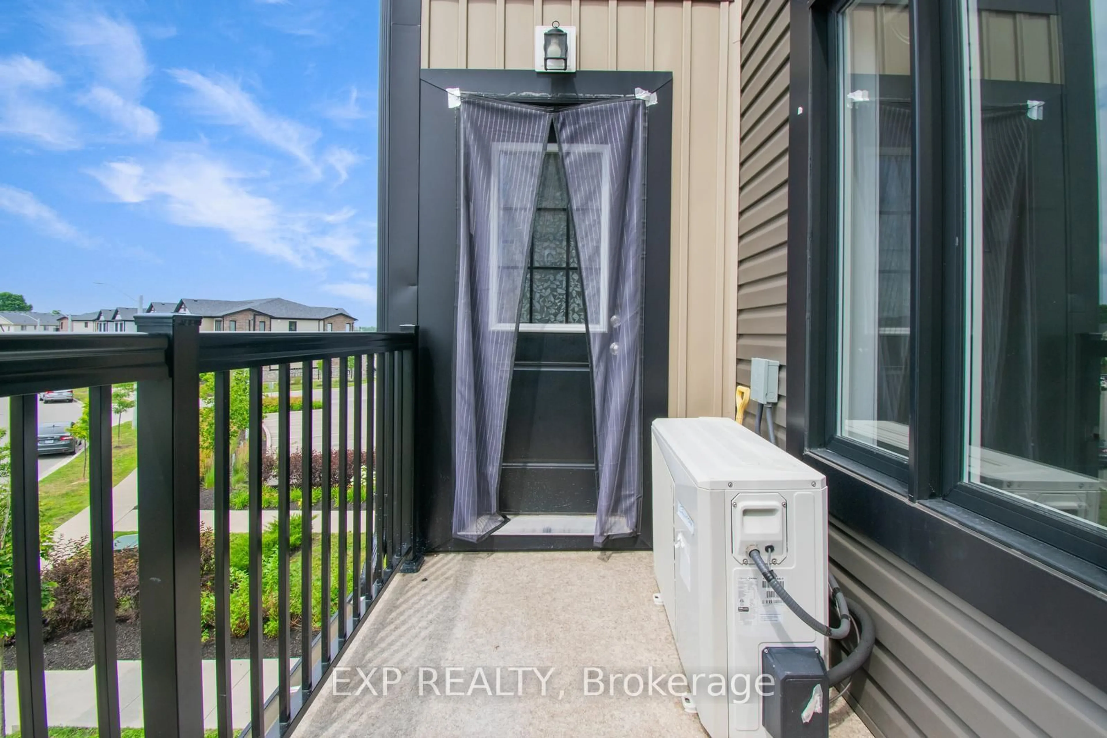 Indoor entryway for 150 ROCHEFORT St #E, Kitchener Ontario N2R 0P5