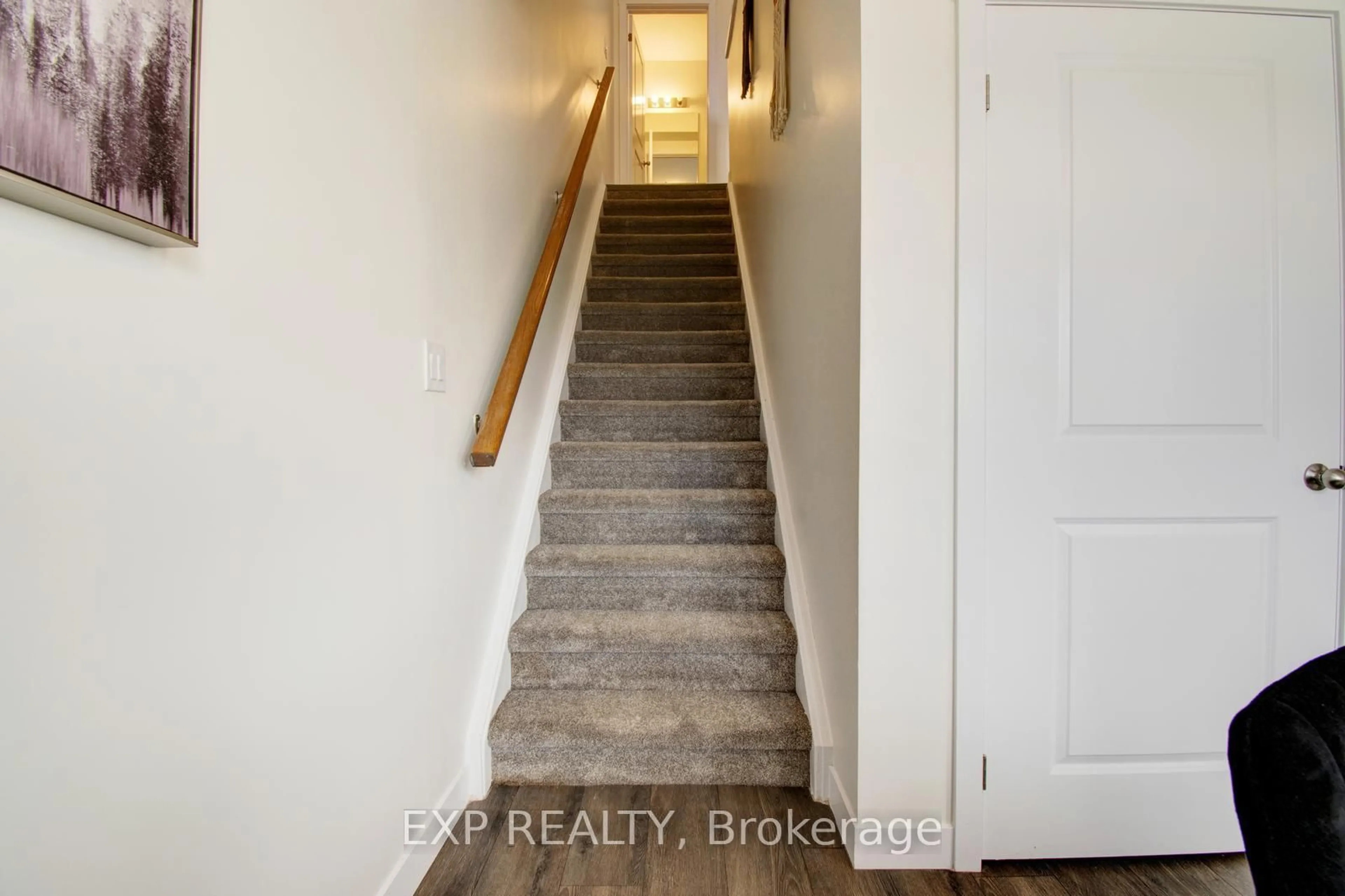 Stairs for 150 ROCHEFORT St #E, Kitchener Ontario N2R 0P5