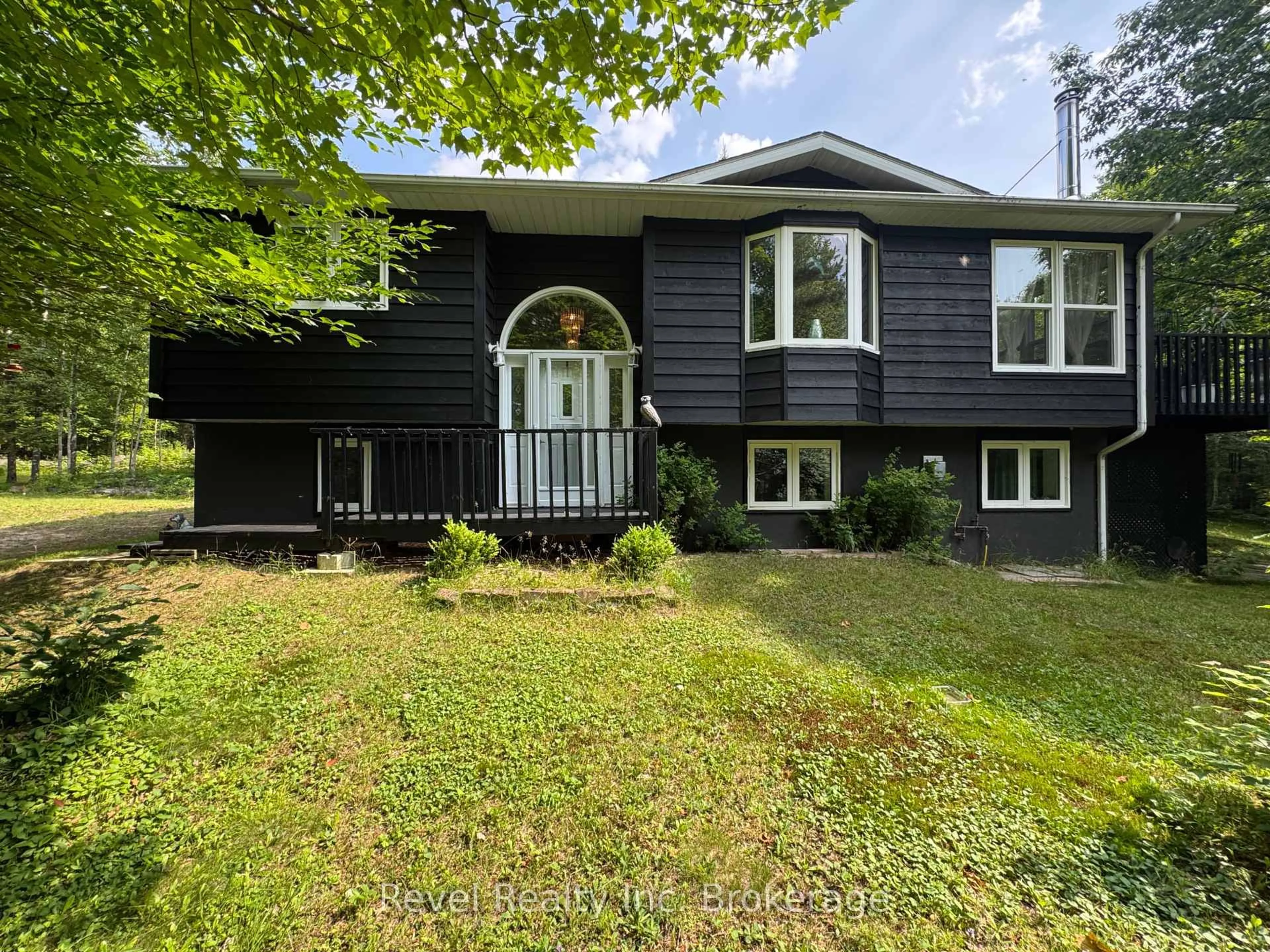 Home with vinyl exterior material, unknown for 3221 Highway 17, Mattawa Ontario P0H 1V0