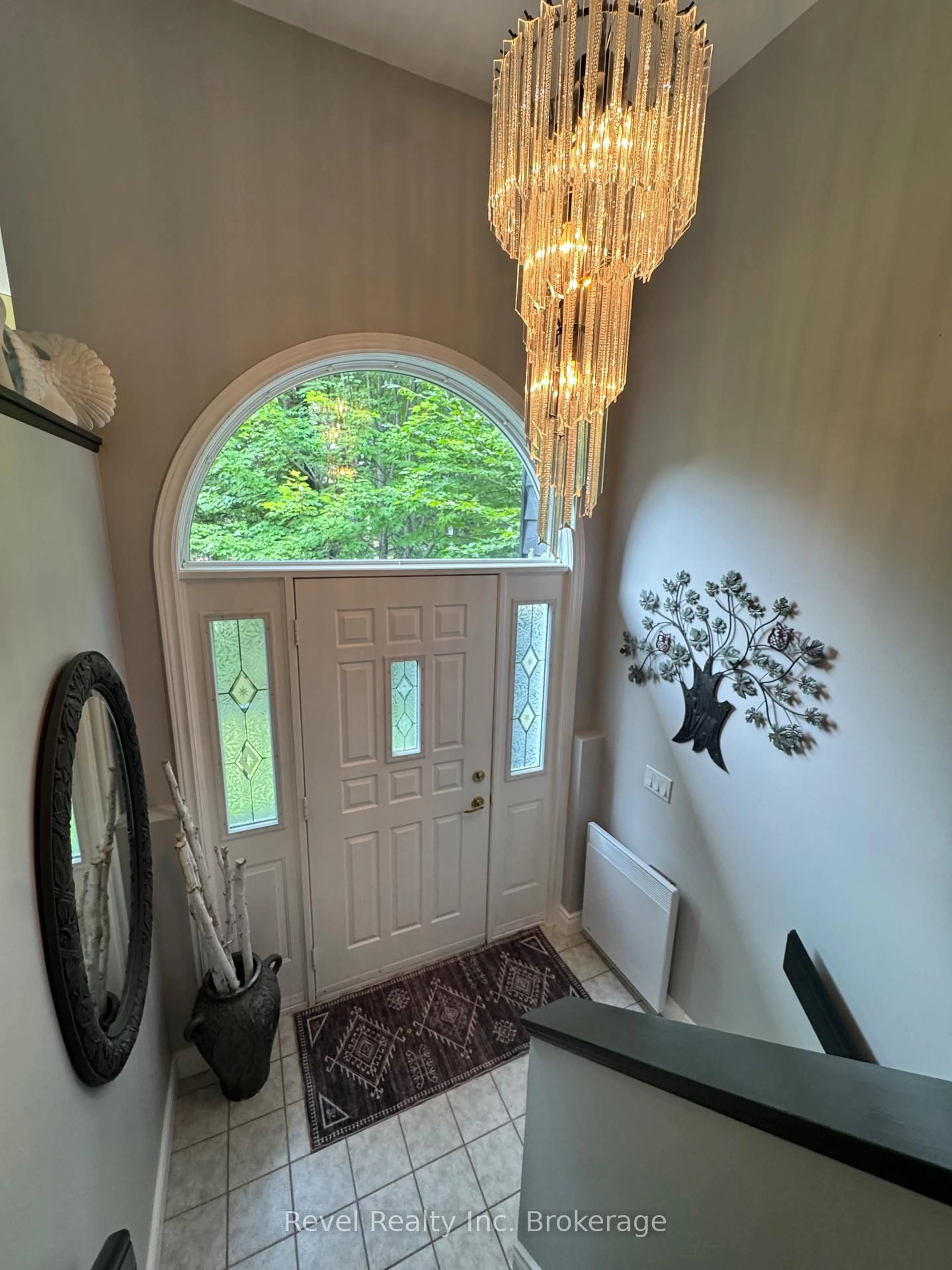 Indoor entryway for 3221 Highway 17, Papineau-Cameron Ontario P0H 1V0