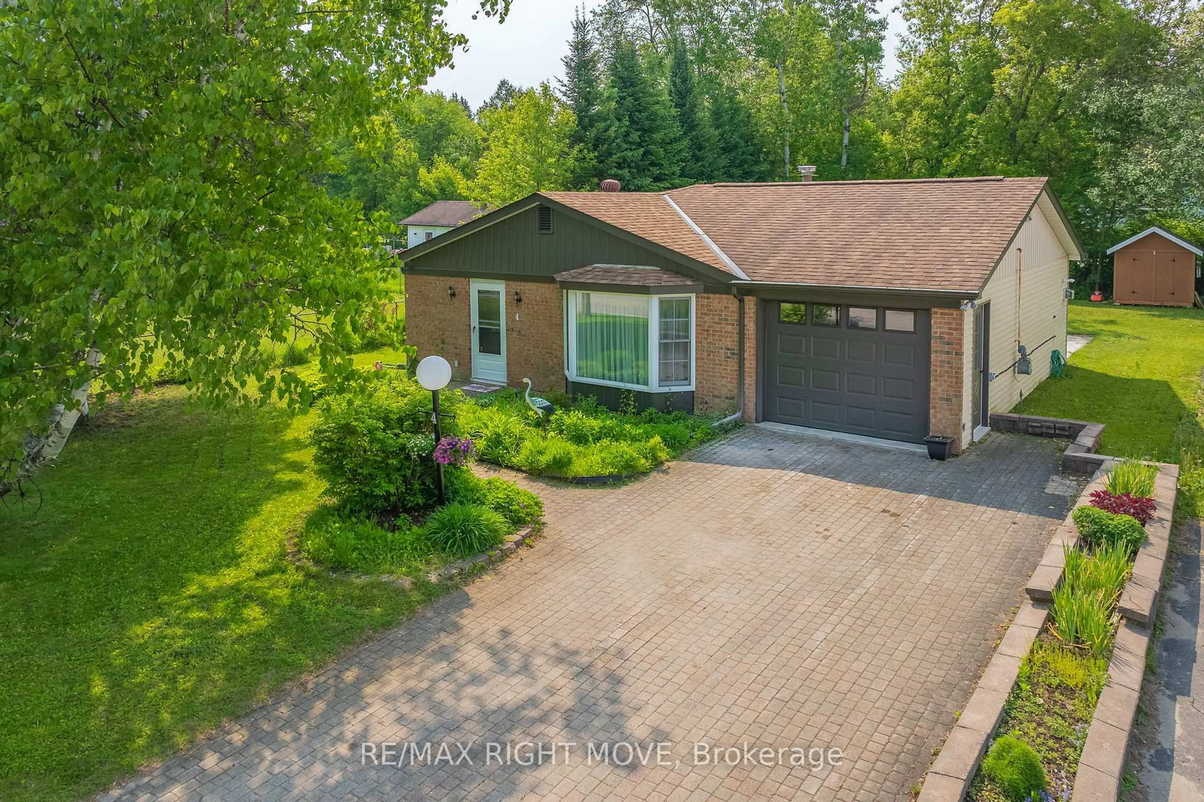 A pic from outside/outdoor area/front of a property/back of a property/a pic from drone, street for 4 Maypark Dr, Bracebridge Ontario P1L 1C3