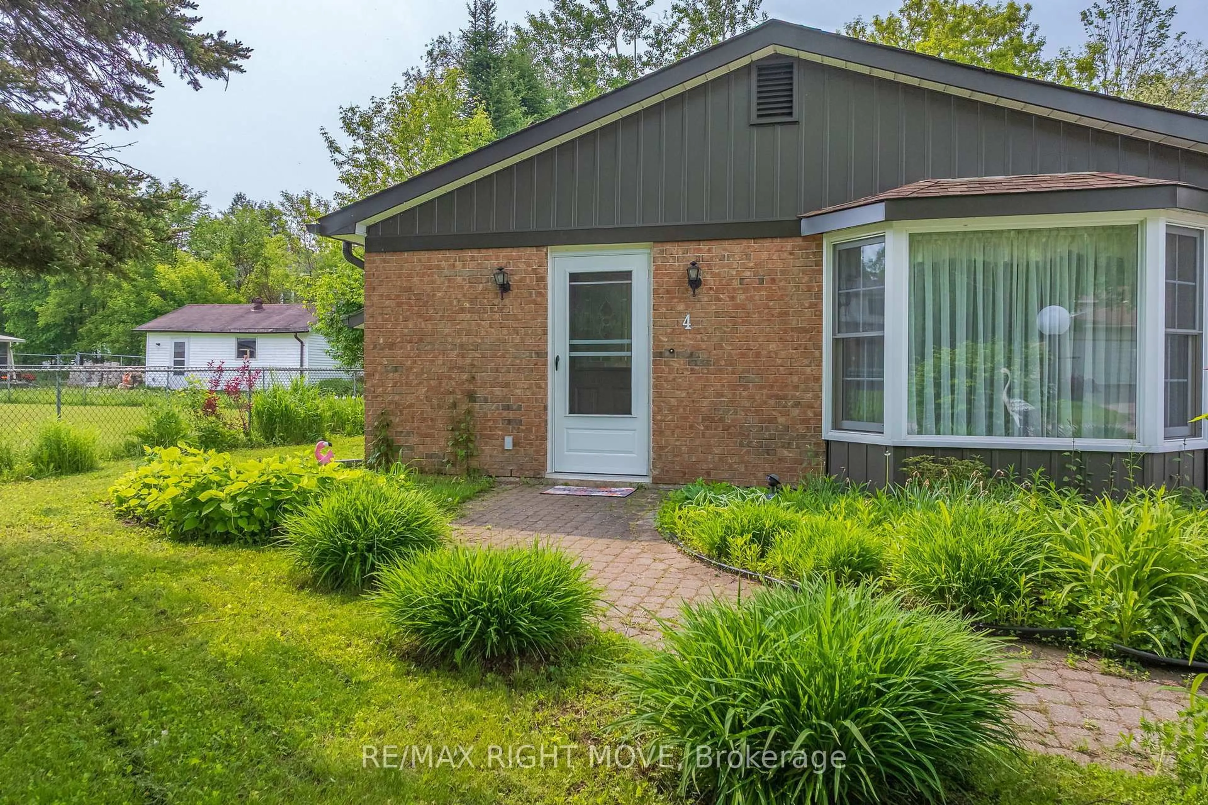 Unknown for 4 Maypark Dr, Bracebridge Ontario P1L 1C3