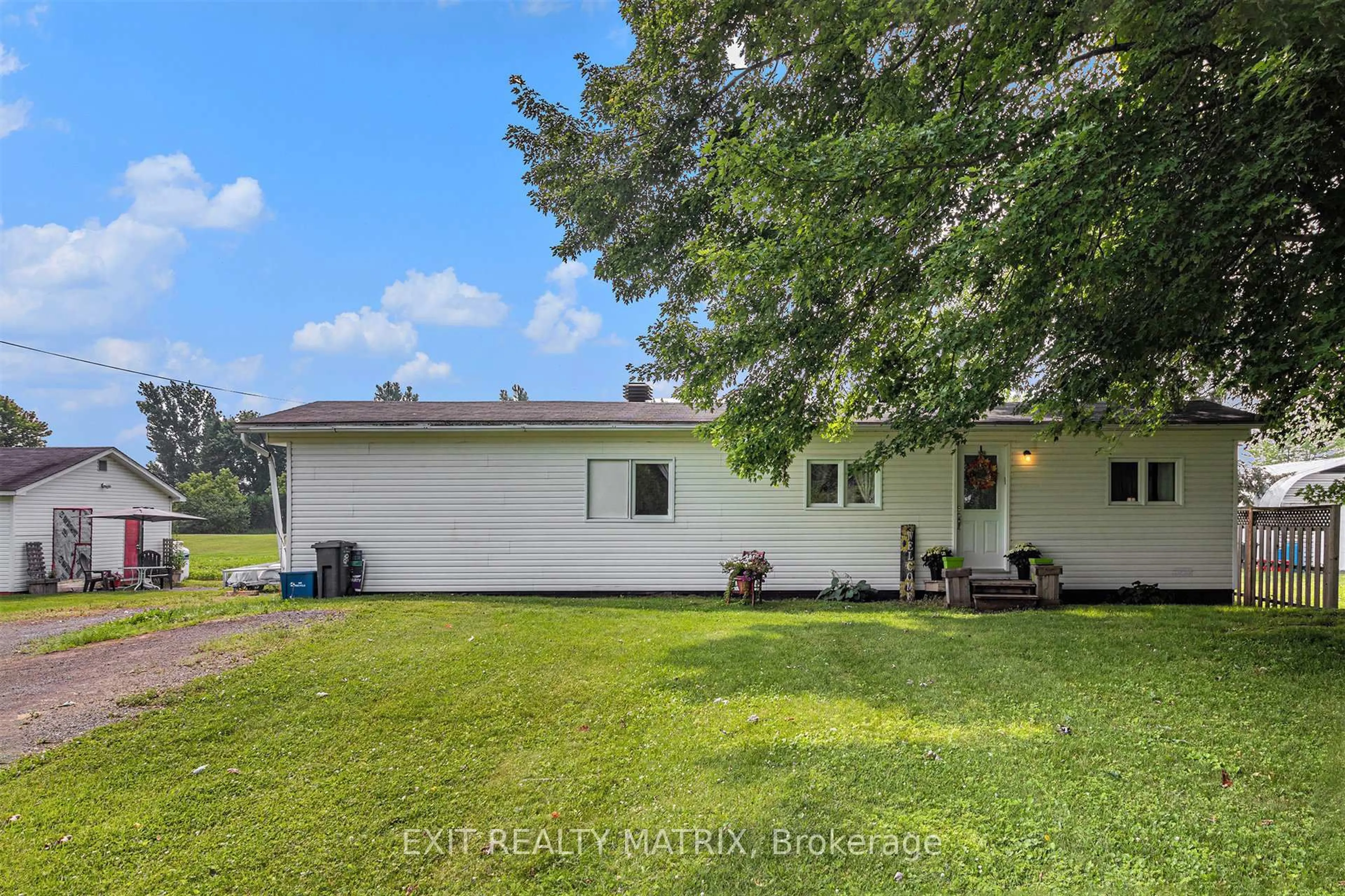 A pic from outside/outdoor area/front of a property/back of a property/a pic from drone, water/lake/river/ocean view for 870 Concession 1 Rd, Alfred and Plantagenet Ontario K0B 1L0