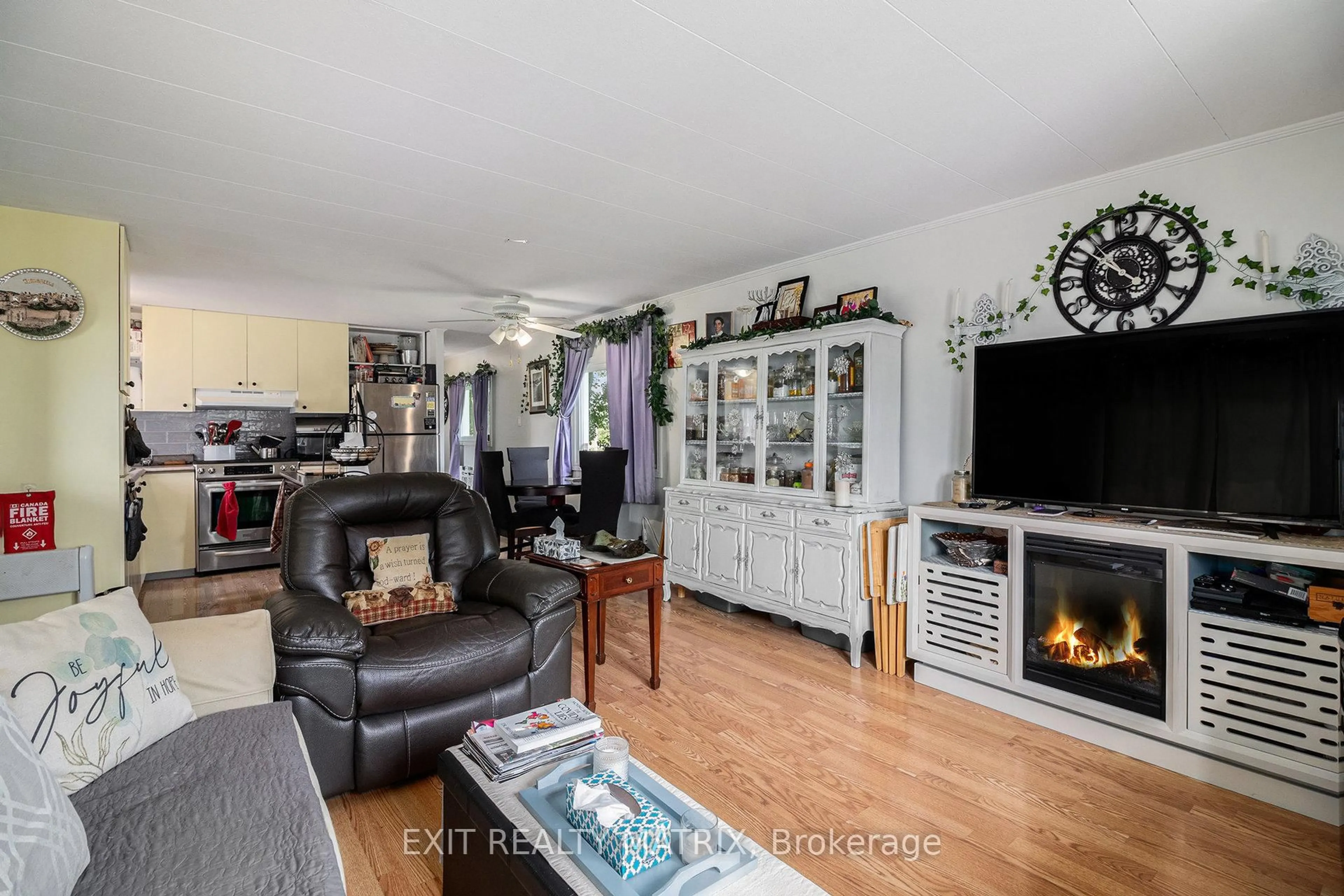 Living room with furniture, unknown for 870 Concession 1 Rd, Alfred and Plantagenet Ontario K0B 1L0