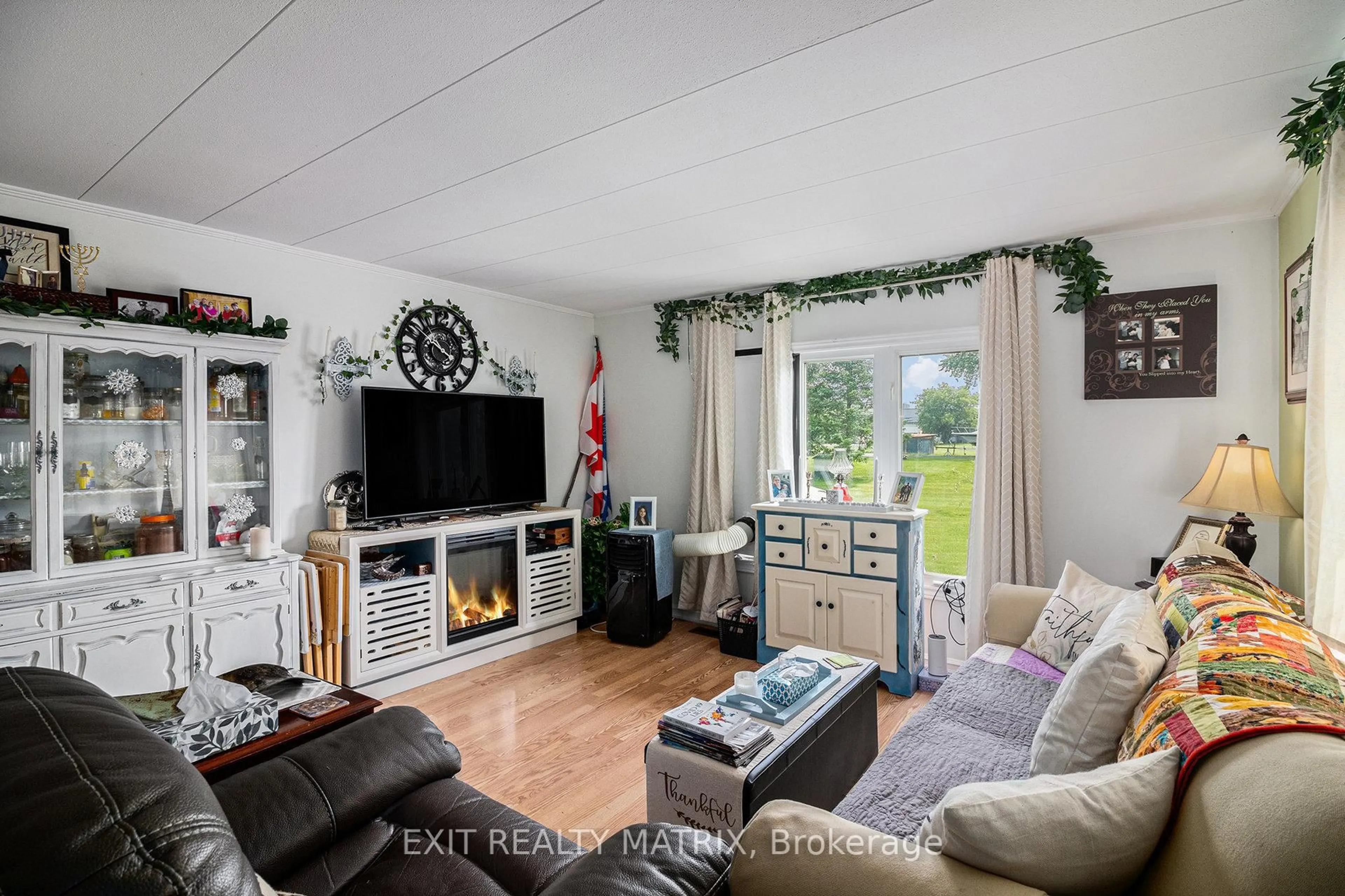 Living room with furniture, unknown for 870 Concession 1 Rd, Alfred and Plantagenet Ontario K0B 1L0