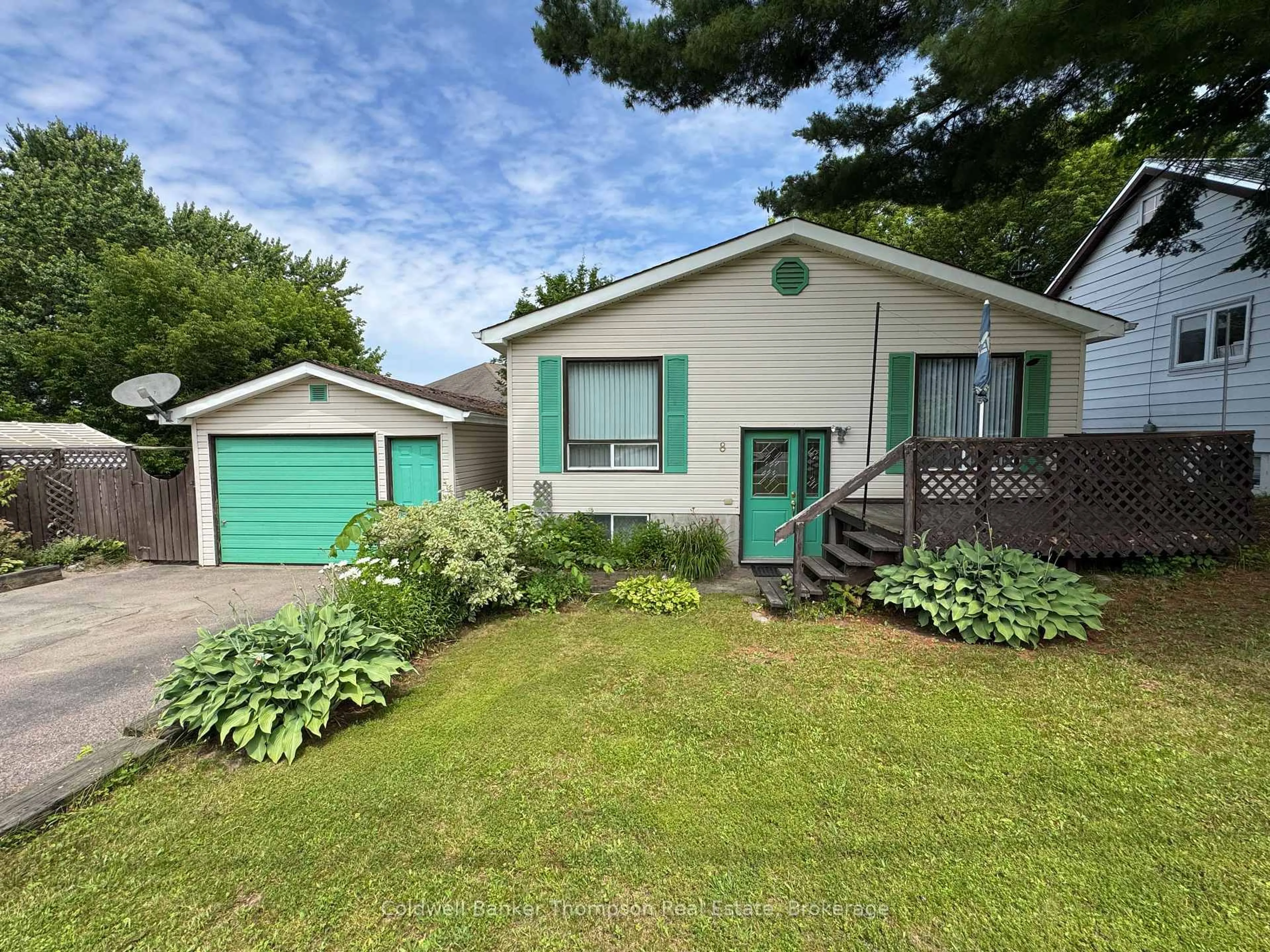 Home with vinyl exterior material, street for 8 Yonge St, Huntsville Ontario P1H 1W7