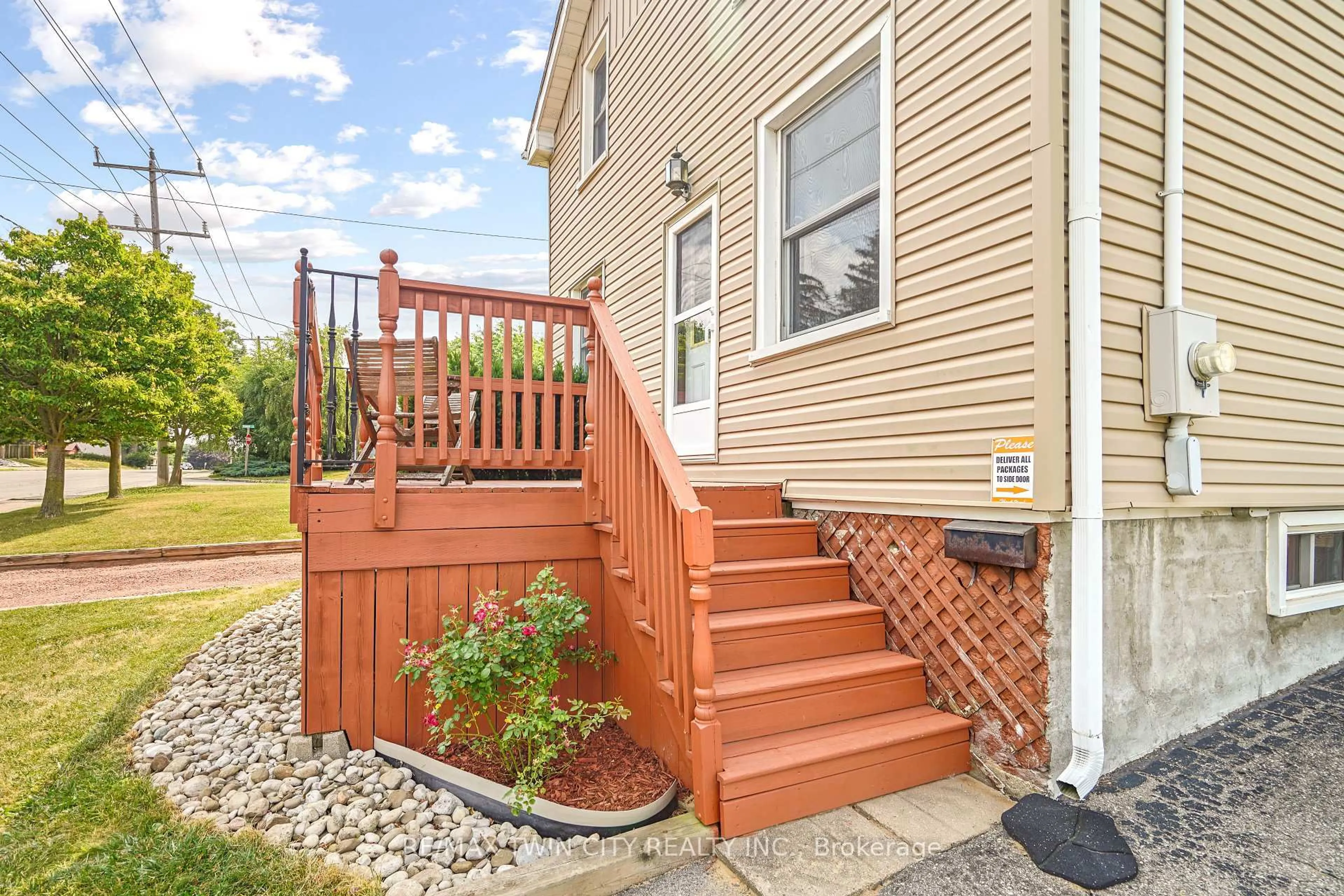 Patio, street for 379 Grey St, Brantford Ontario N3S 4X5