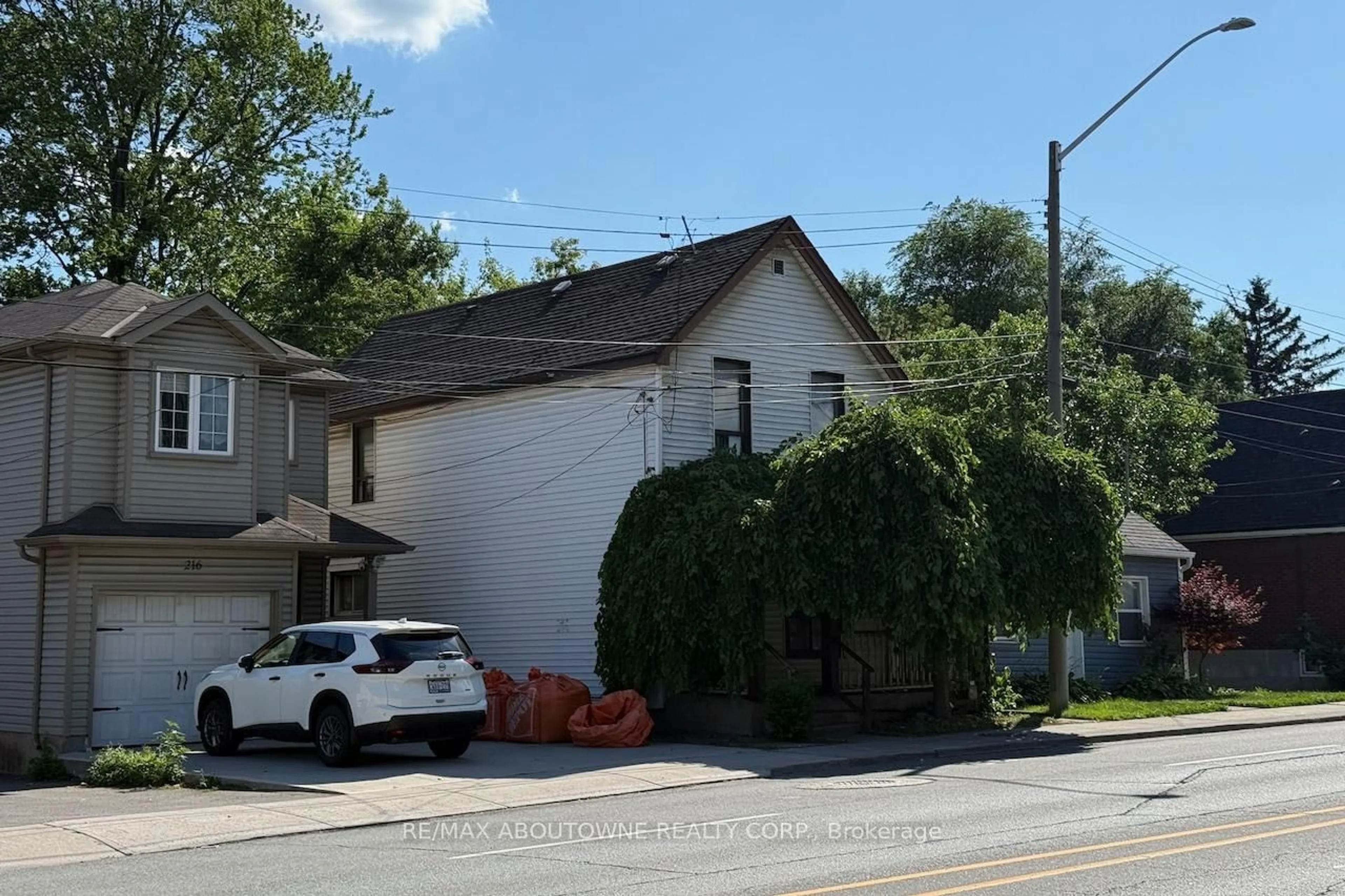 Unknown for 214 Burlington St, Hamilton Ontario L8L 4H1