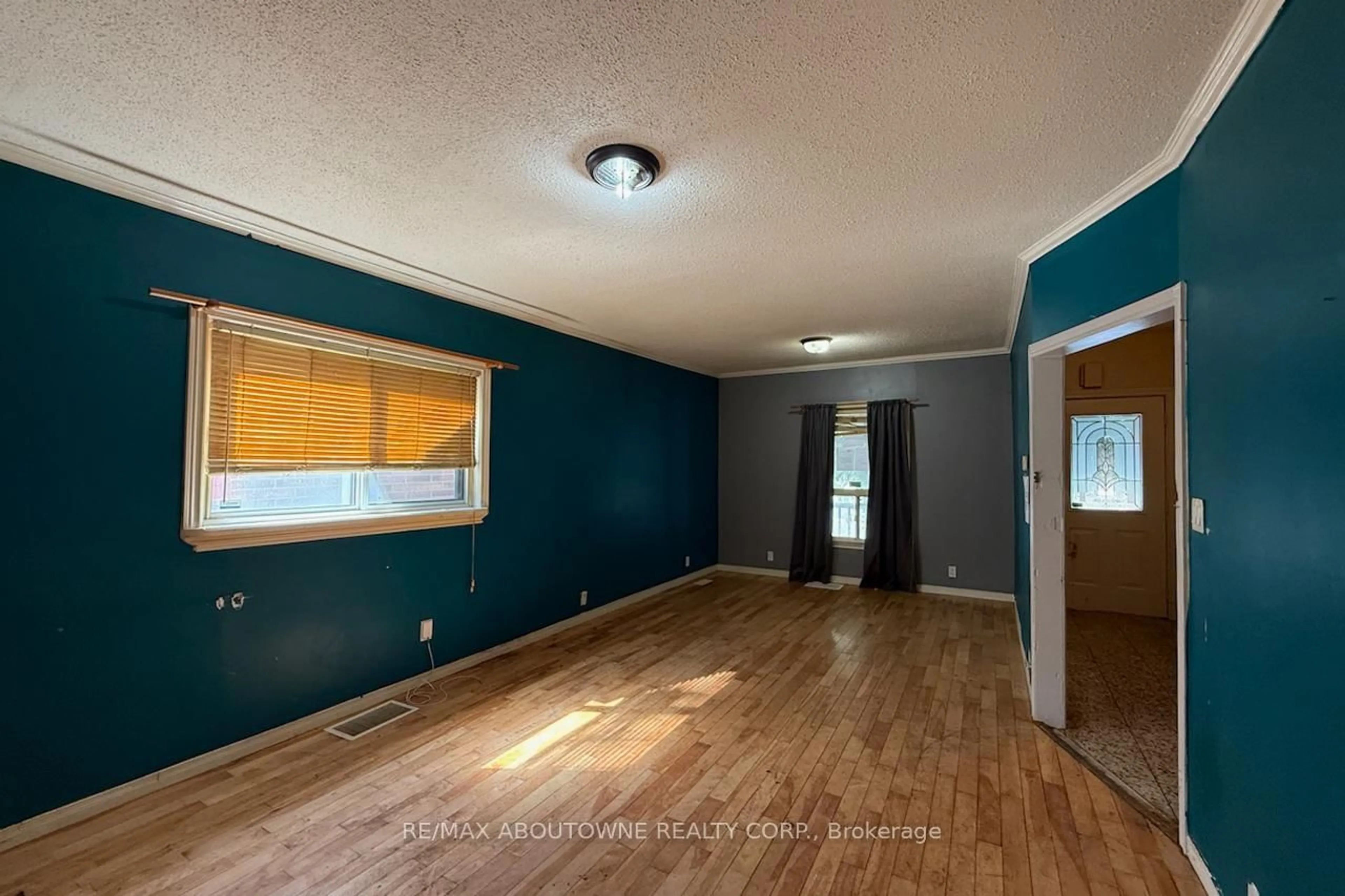 A pic of a room for 214 Burlington St, Hamilton Ontario L8L 4H1