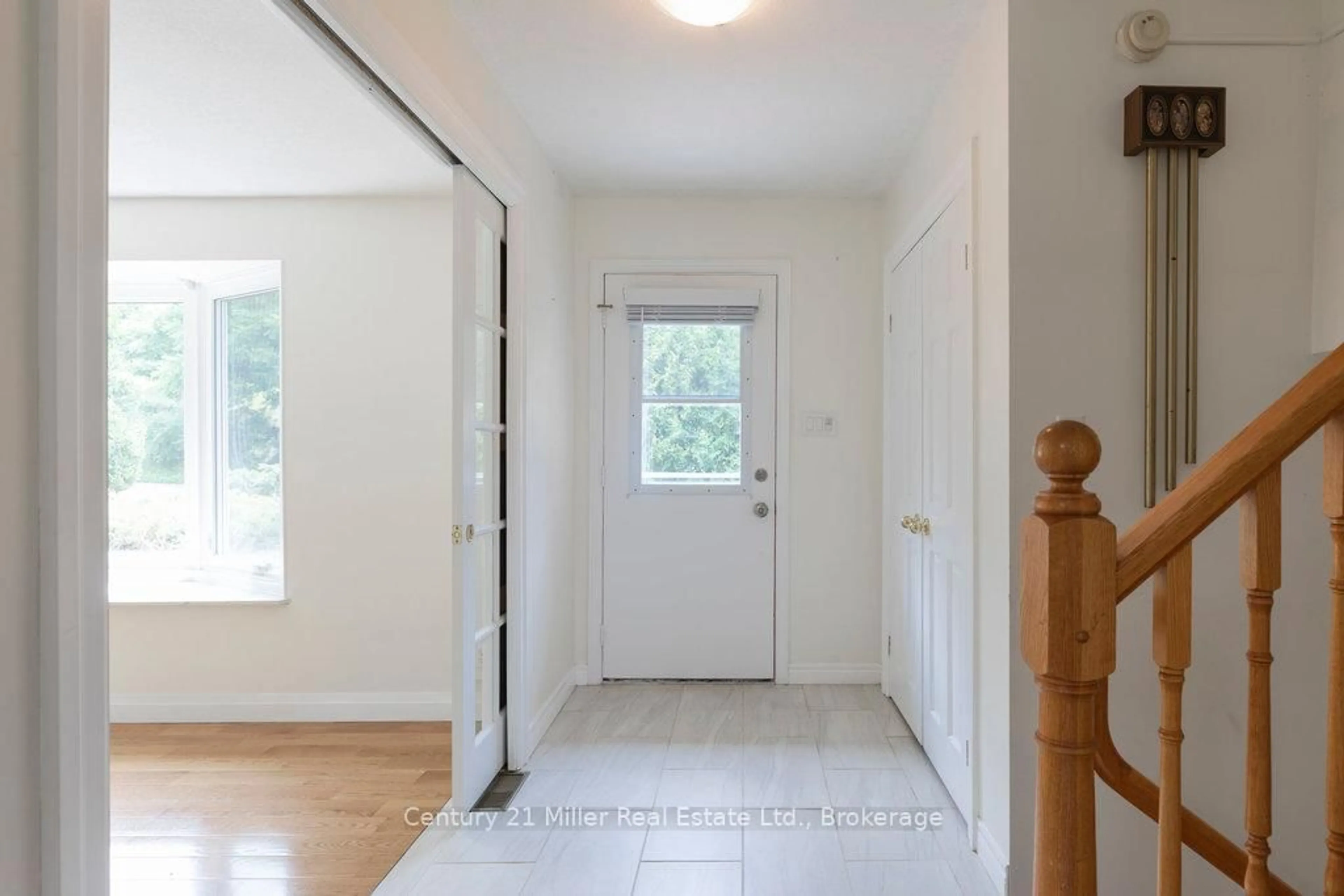 Indoor entryway for 6 Terrace Lane, Guelph Ontario N1G 2Y3