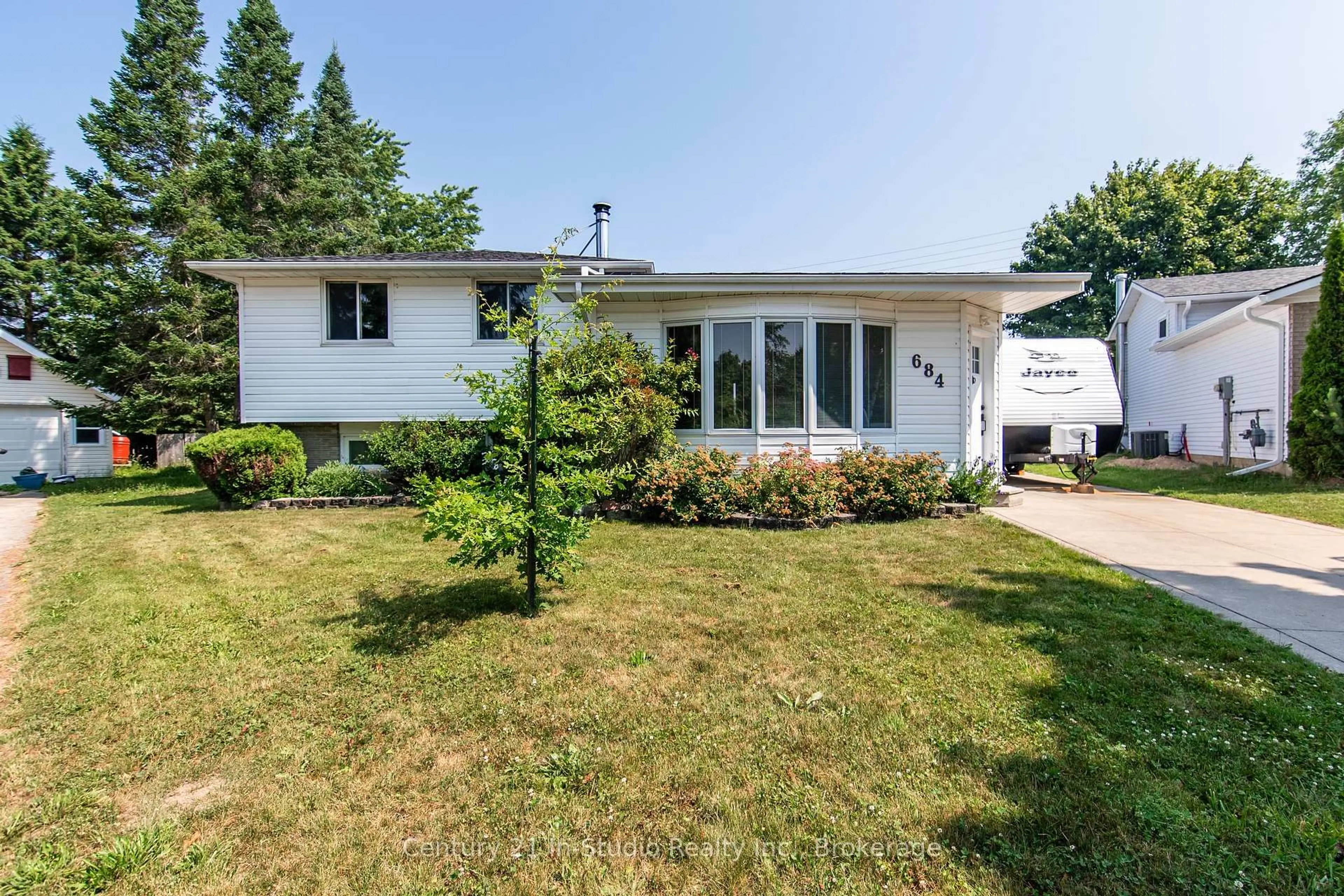 Home with vinyl exterior material, street for 684 Johnston Cres, Kincardine Ontario N2Z 1S4