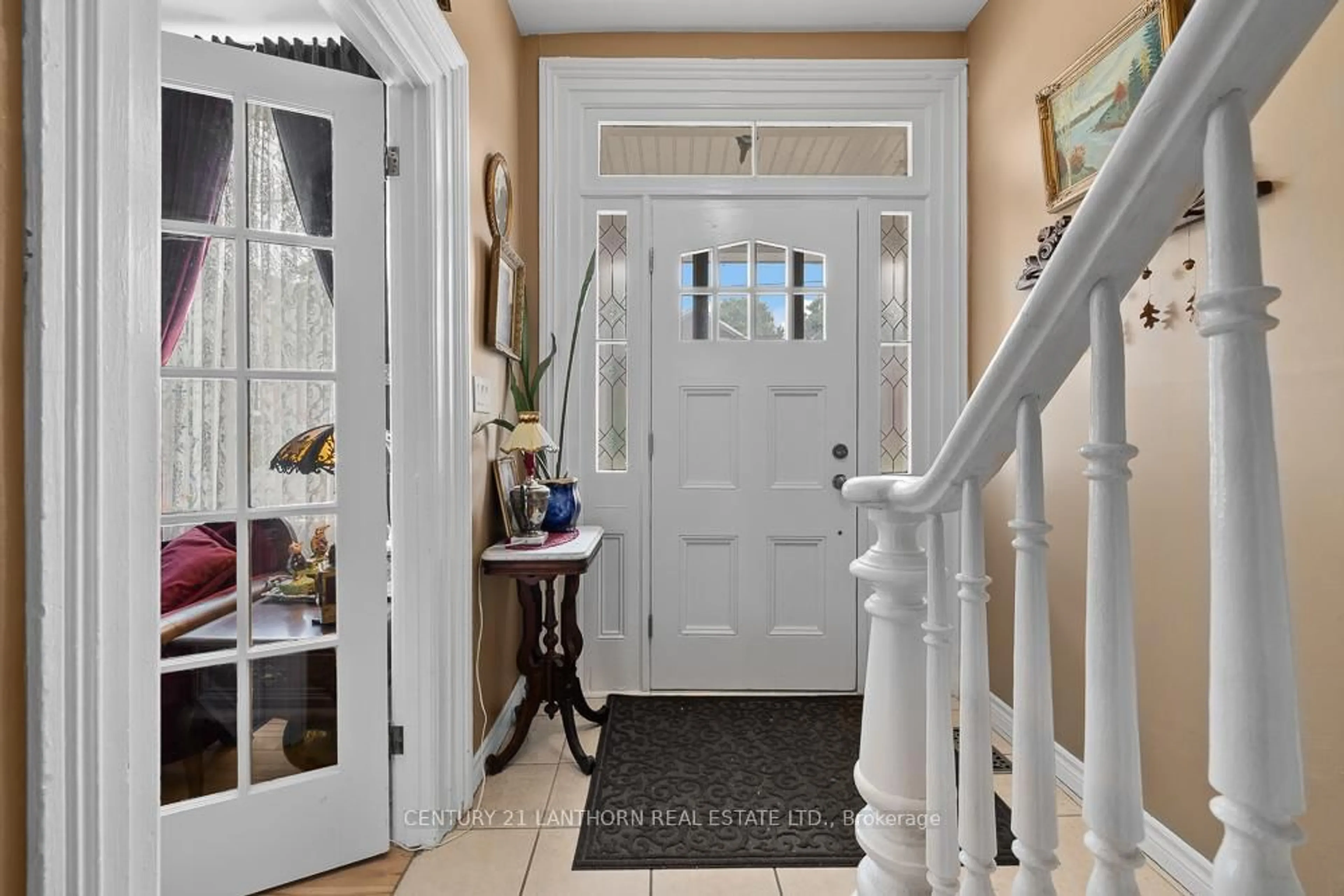 Indoor entryway for 164 West St, Greater Napanee Ontario K7R 2P6