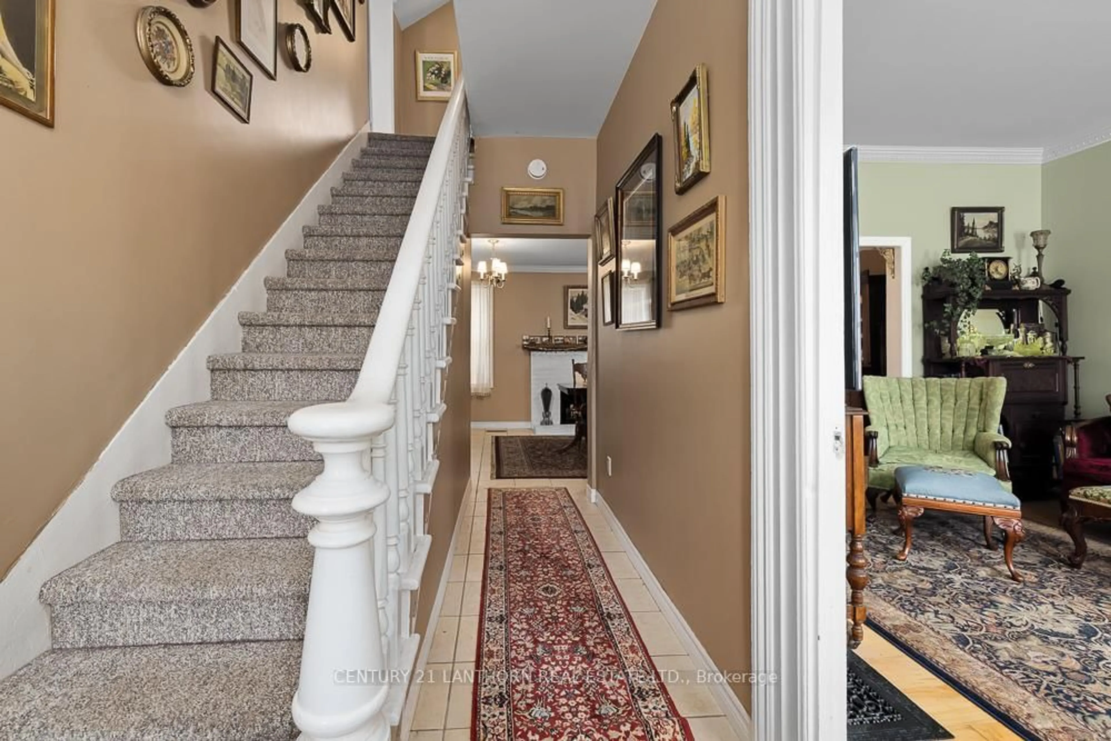 Indoor foyer for 164 West St, Greater Napanee Ontario K7R 2P6