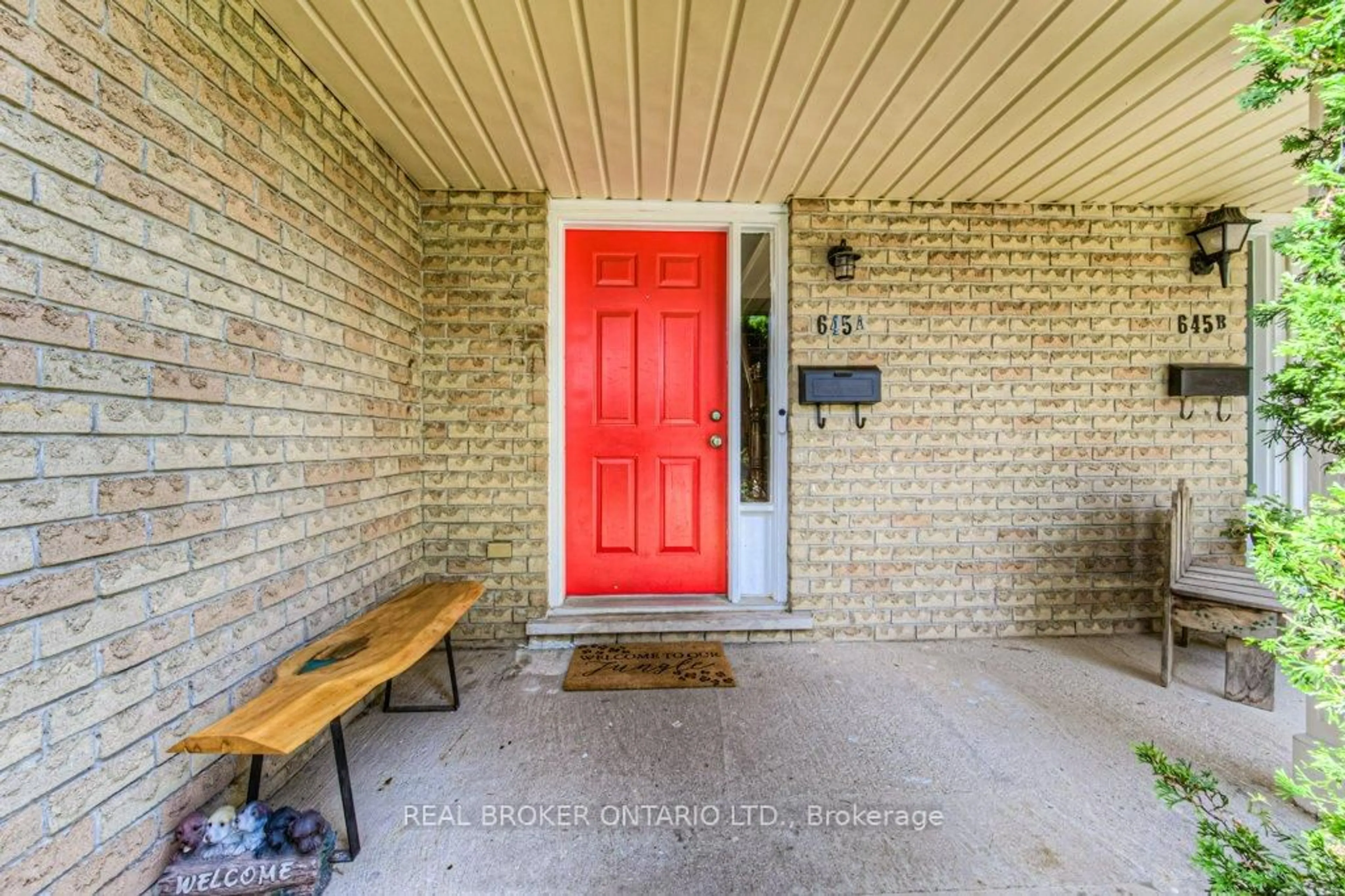 Indoor entryway for 645 PINEROW Cres #A, Waterloo Ontario N2T 2K8